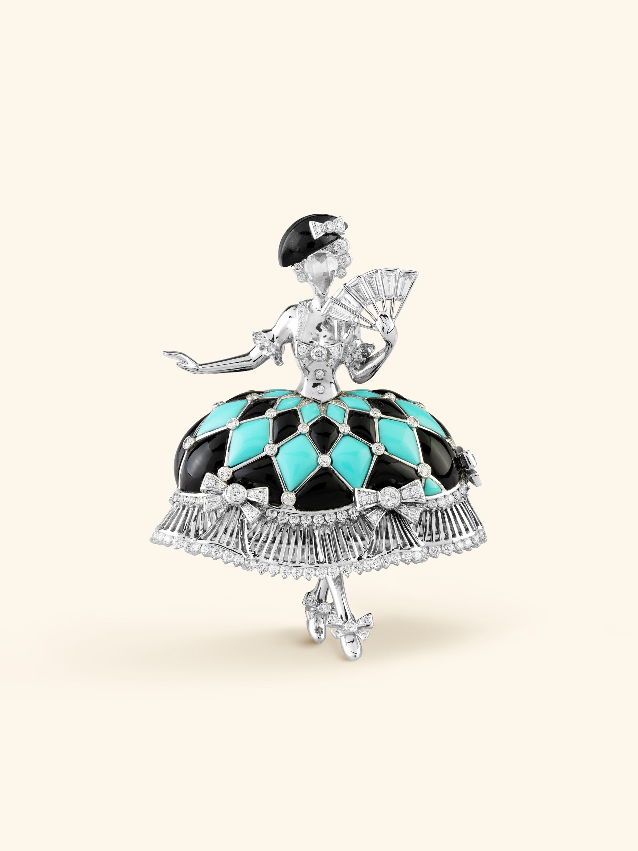 Femme à l'éventail decor胸针。18K白金,缟玛瑙,绿松石,钻石。私人珍藏。