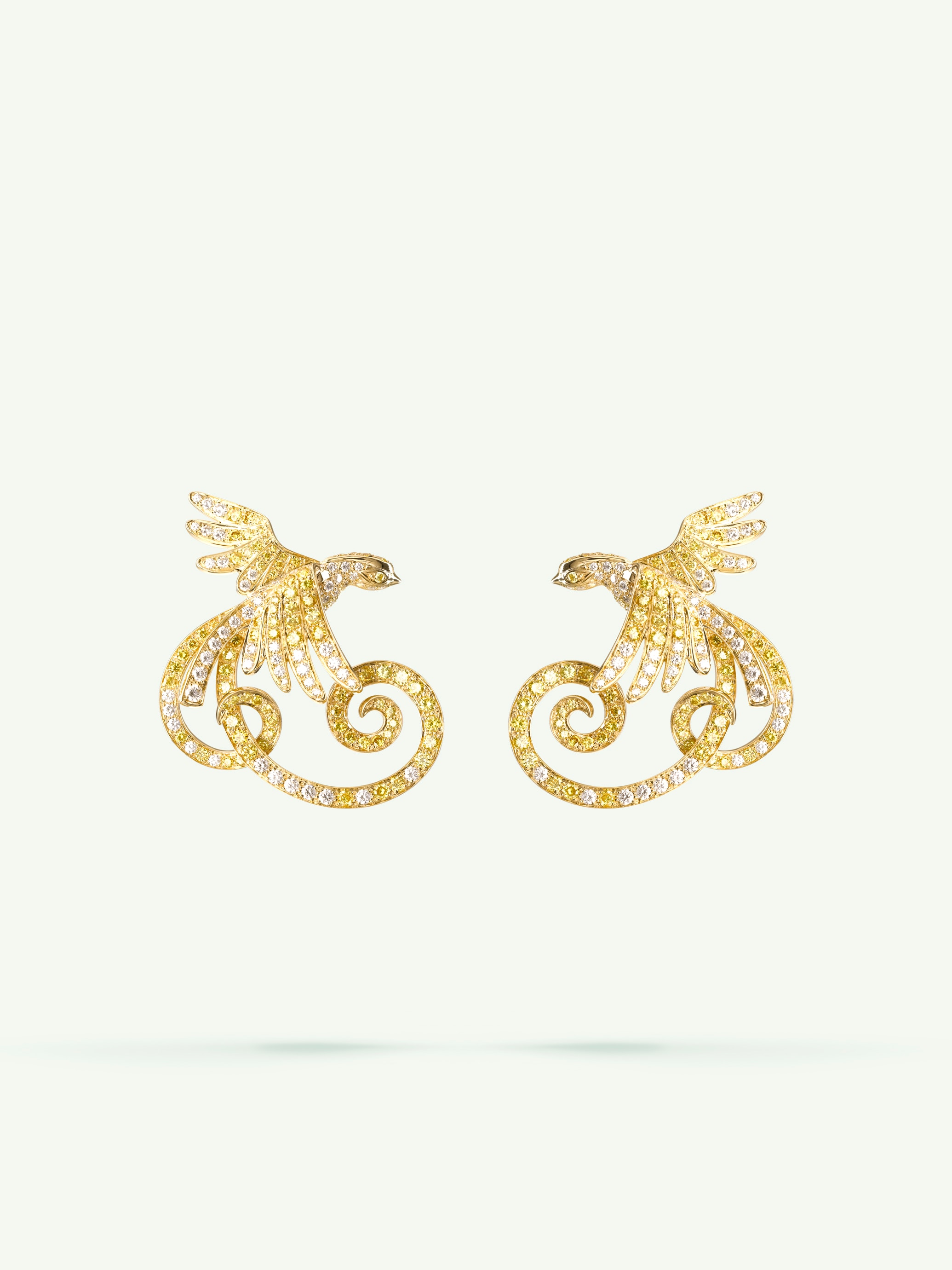 Oiseaux de Paradis™耳环。18K黄金,黄钻及白钻。私人珍藏。