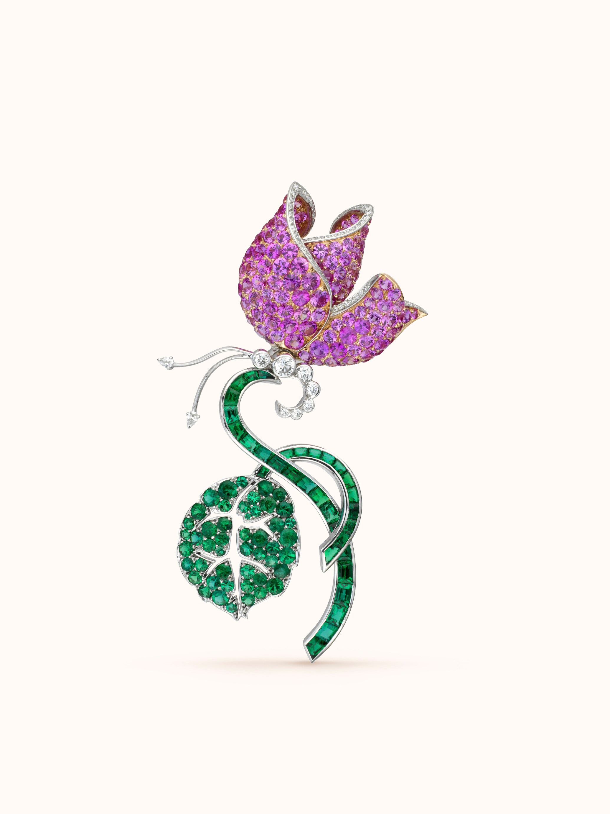 Leilus Butterfly胸针。铂金,18K玫瑰金,祖母绿,粉红色蓝宝石,钻石。私人珍藏。