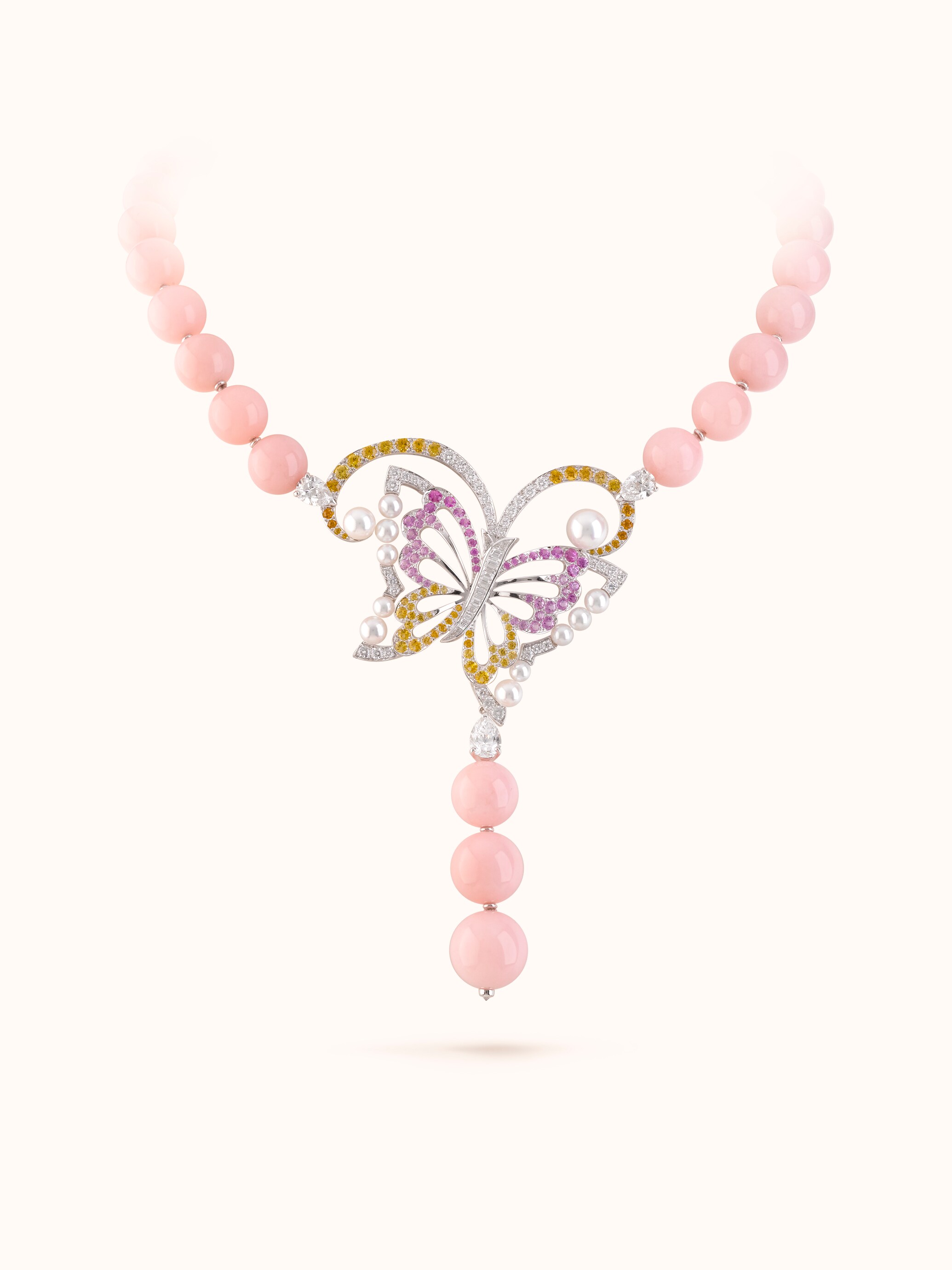 Timandre Butterfly项链。18K白金,1颗1.05克拉的梨形VVS2级钻石,黄色及粉红色蓝宝石,沙弗莱石榴石,白色养殖珍珠,粉红色欧泊,钻石。私人珍藏。