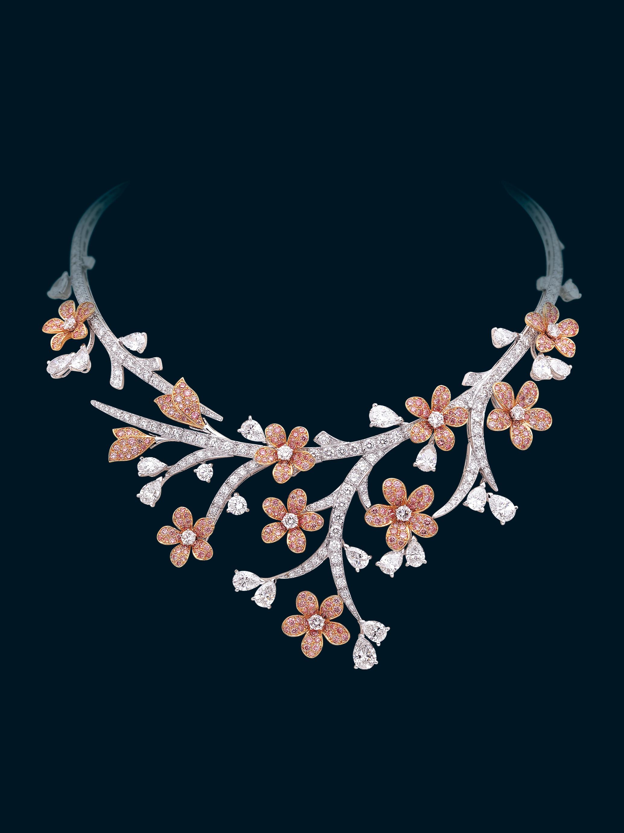 Souffle de printemps项链。18K白金,玫瑰金,粉钻及白钻。私人珍藏。