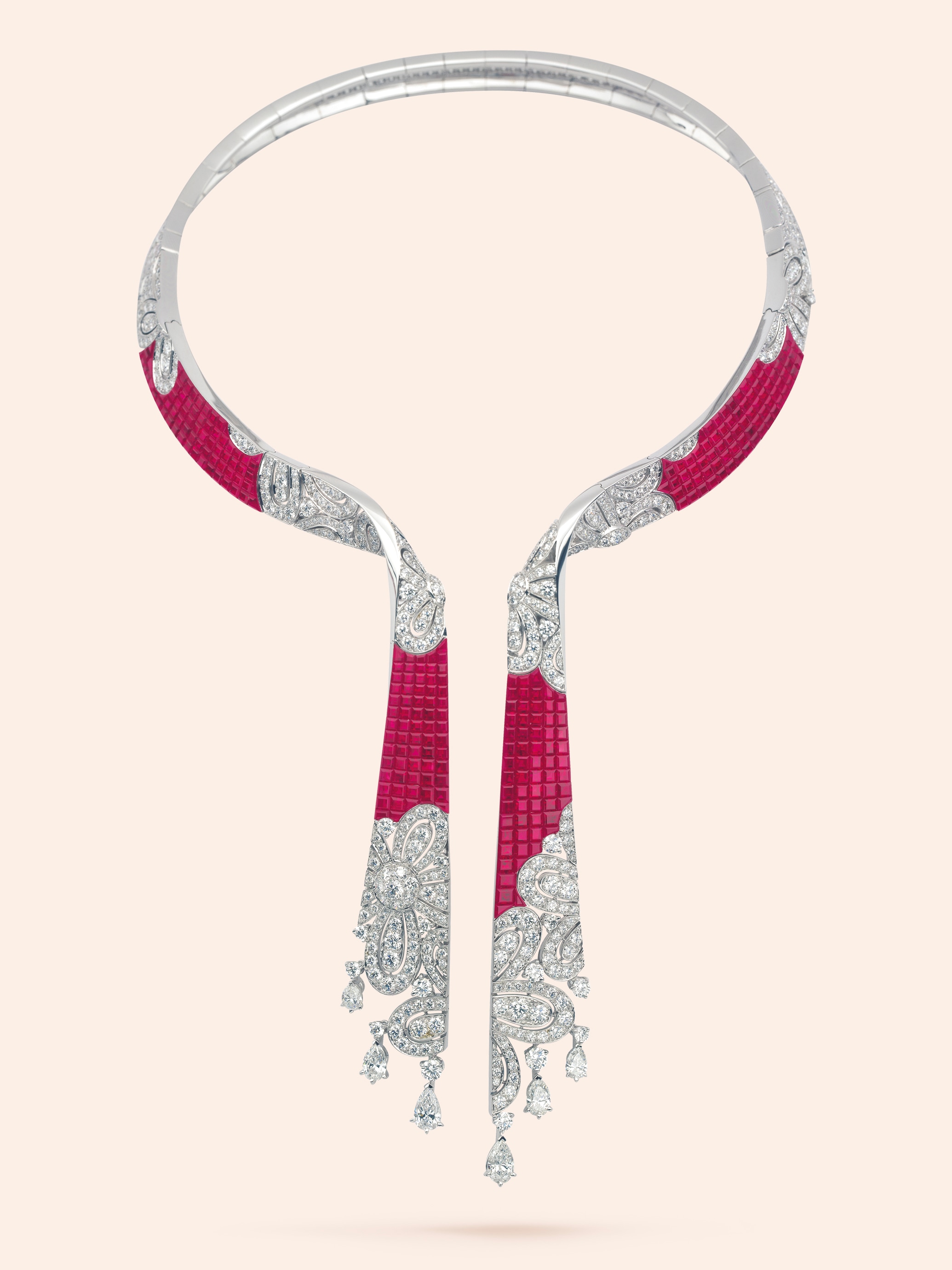 Ruban项链。18K白金,18K玫瑰金,Traditional Mystery Set™传统隐密式镶嵌红宝石,钻石。私人珍藏。