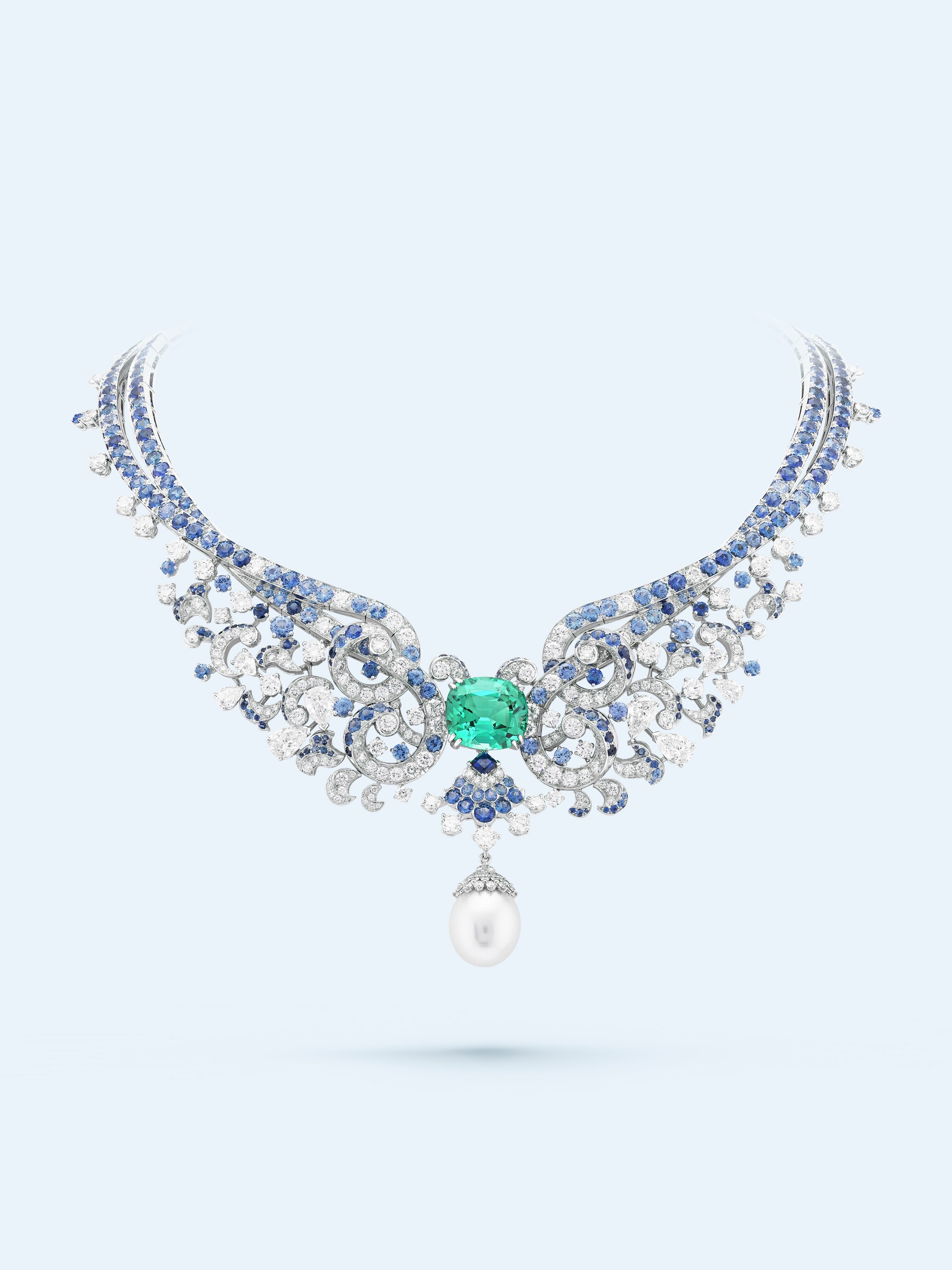 Clapotis项链。白K金,1颗15.73克拉的枕形切割绿色碧玺,蓝宝石,白色养殖珍珠,钻石。私人珍藏。