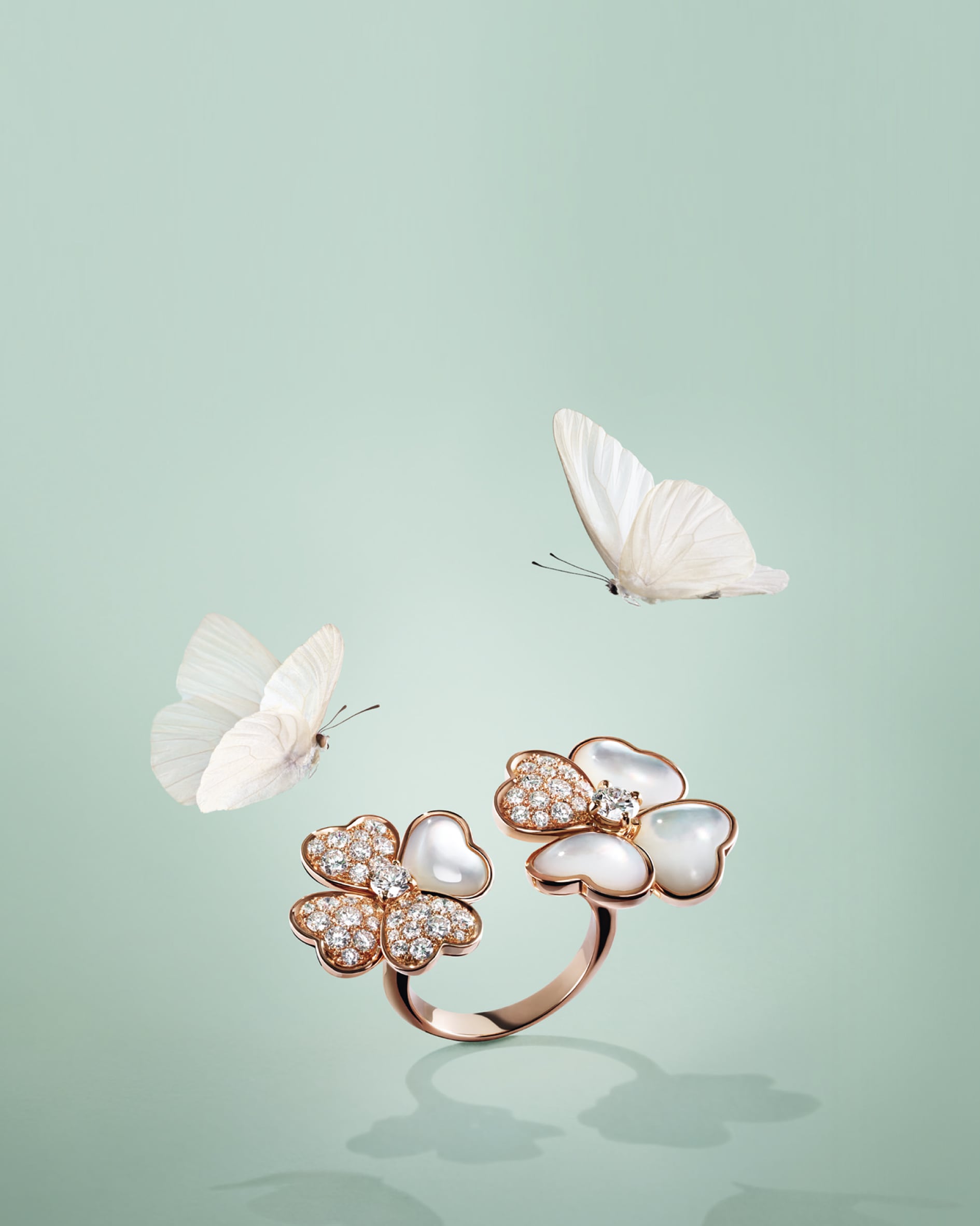 Cosmos系列，指间戒，珍珠母贝，封面图片，Van Cleef & Arpels梵克雅宝