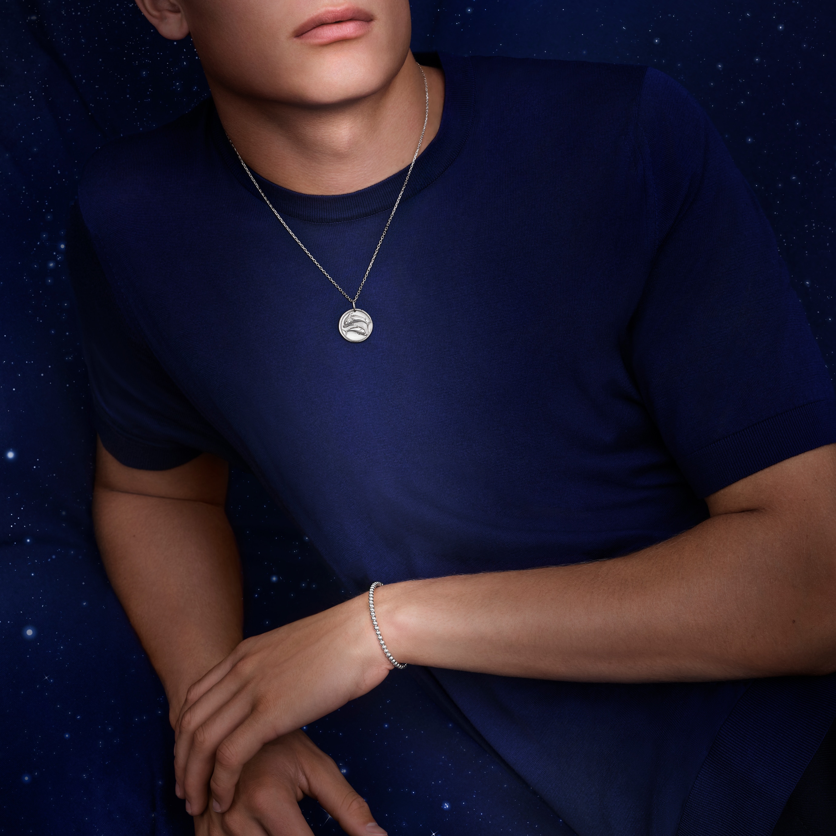 Zodiaque medal Piscium (Pisces), rhodium plated 18K white gold. Zodiaque collection, Van Cleef & Arpels.