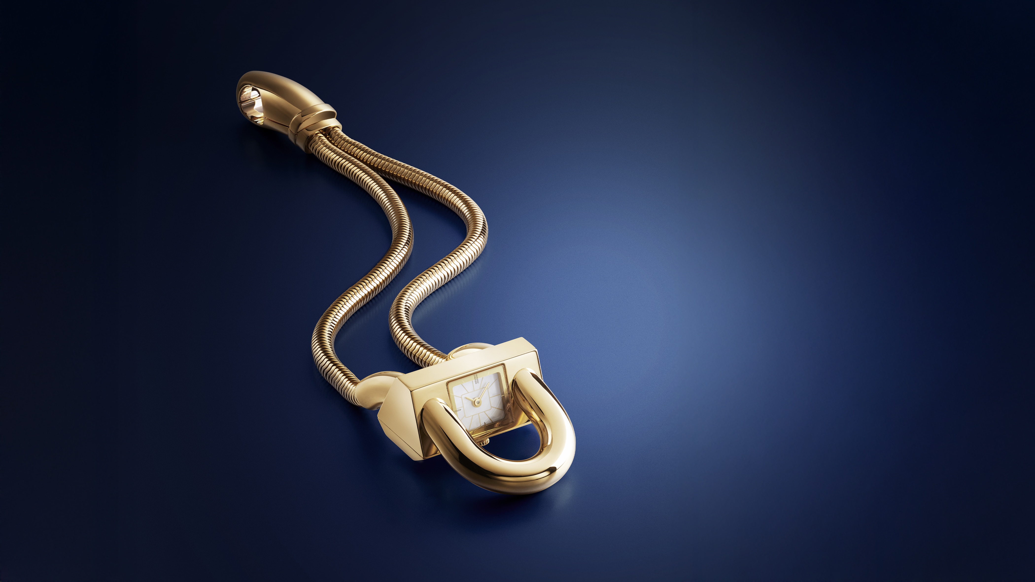 Cadenas腕表，黄K金，珍珠母贝，石英机芯。Cadenas系列，Van Cleef & Arpels梵克雅宝。