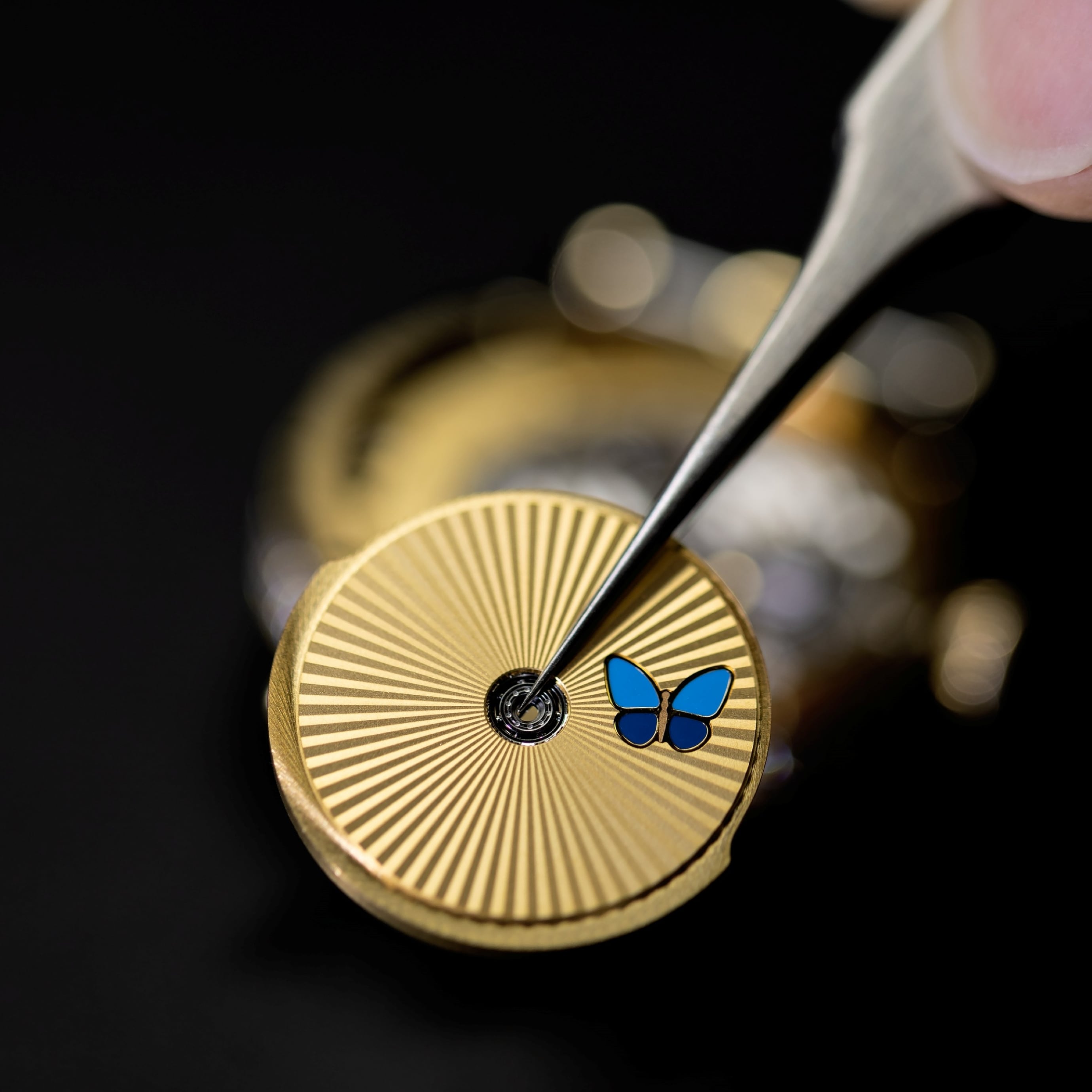 摆陀安装工序，Van Cleef & Arpels梵克雅宝。