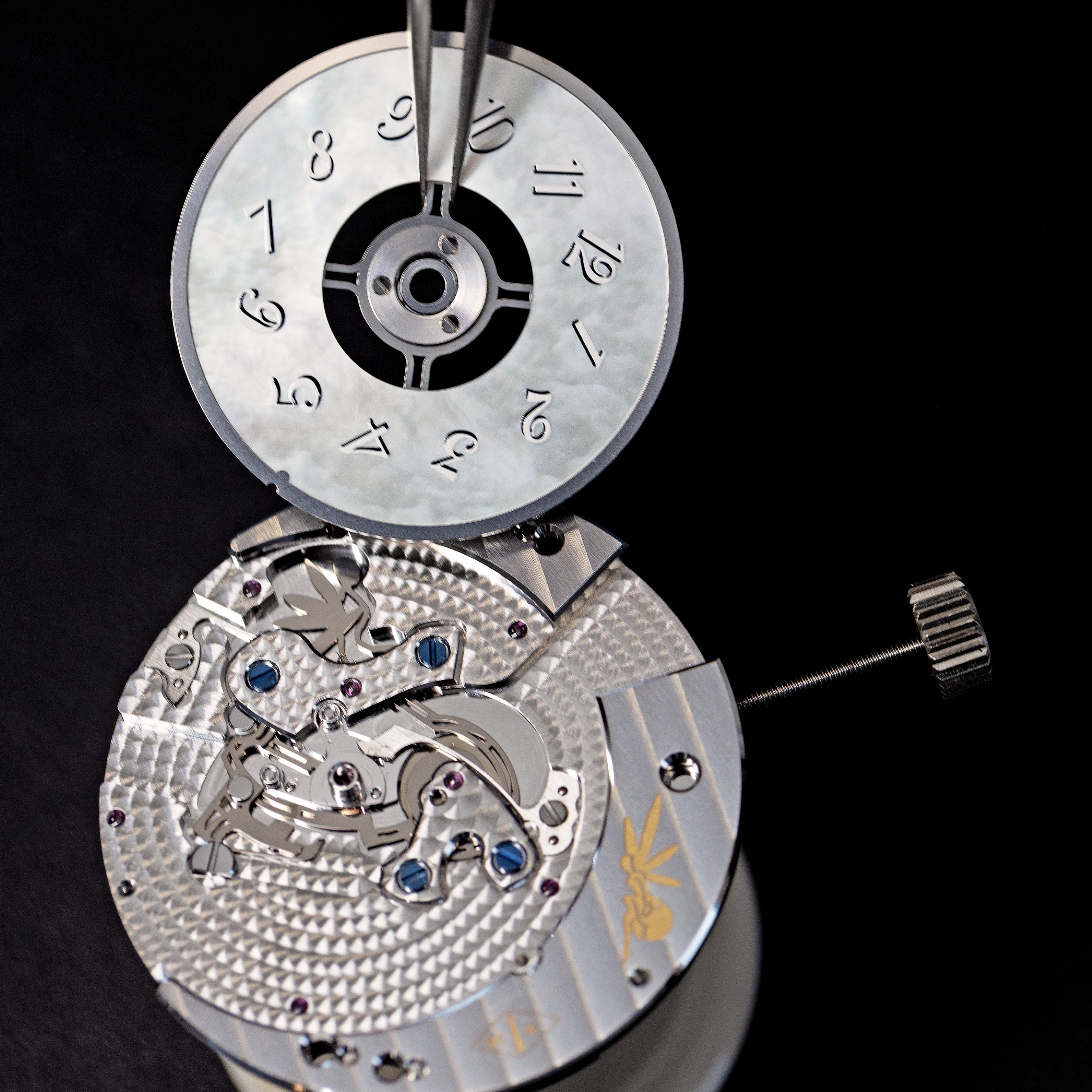 跳时显示圆盘安装工序，Van Cleef & Arpels梵克雅宝。