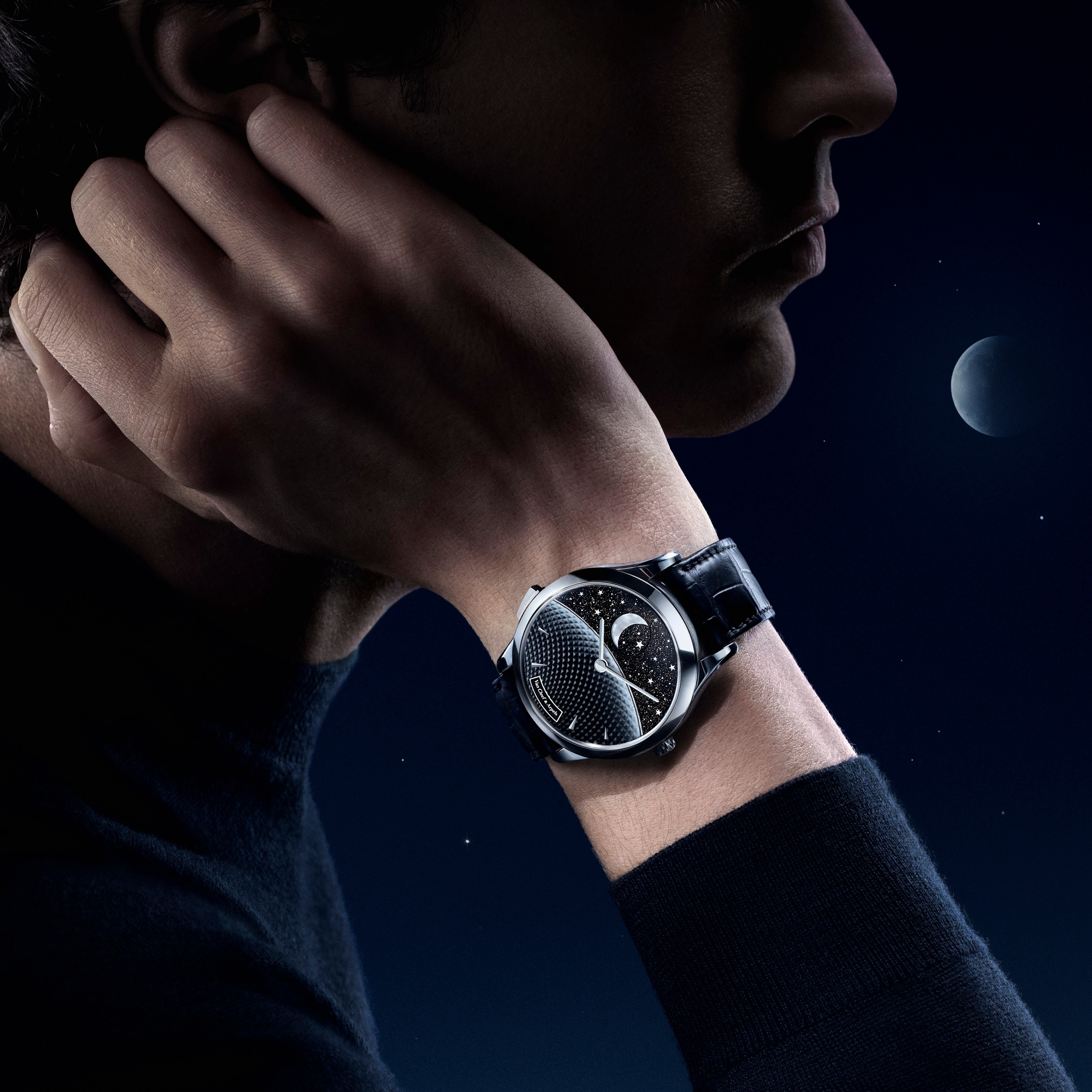 Midnight Jour Nuit Phase de Lune watch, white gold, yellow gold, white mother-of-pearl, aventurine glass, self-winding mechanical movement equipped with a combined moonphase and day/night display, on-demand animation. Poetic Complication collections, Van Cleef & Arpels