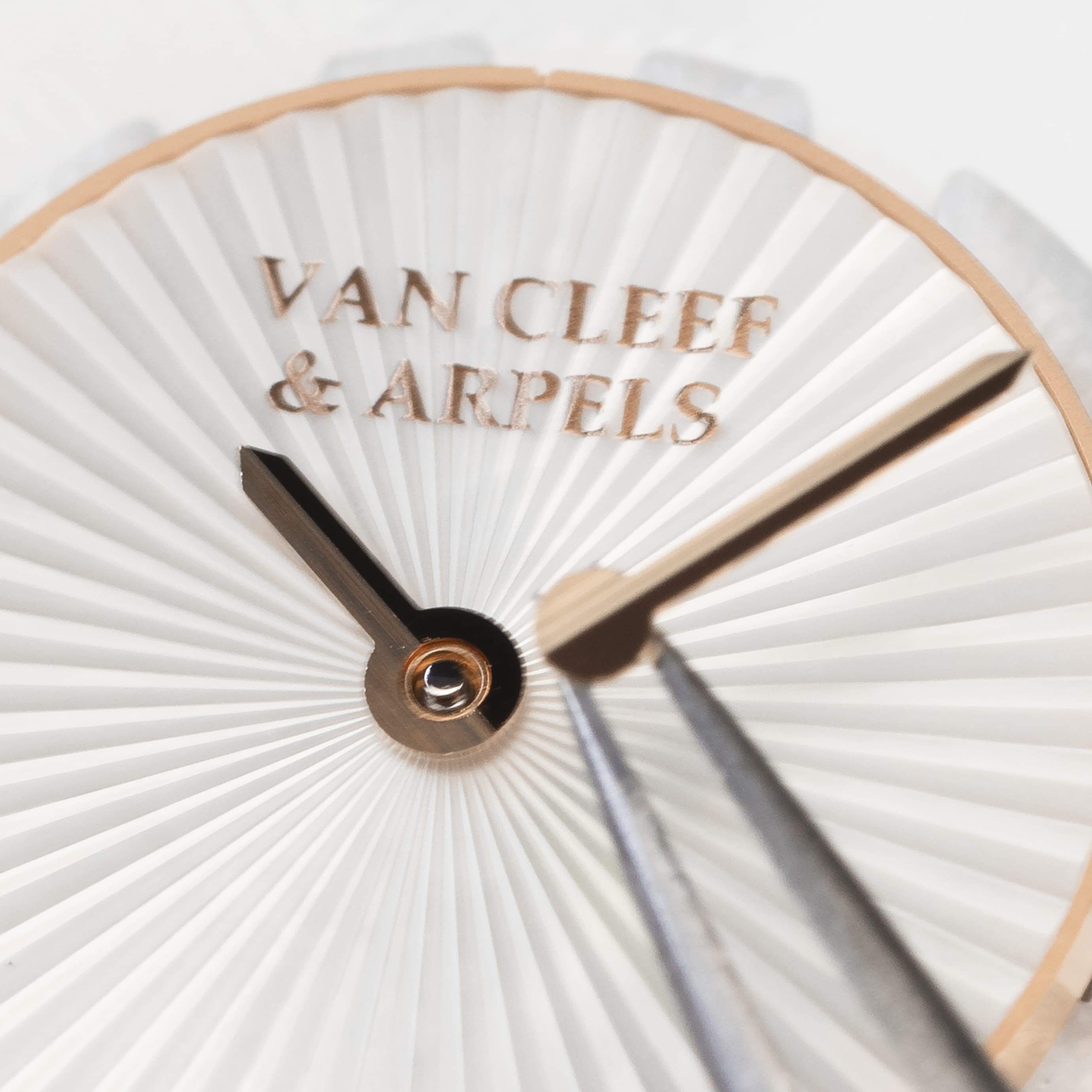 组装指针，Van Cleef & Arpels梵克雅宝。