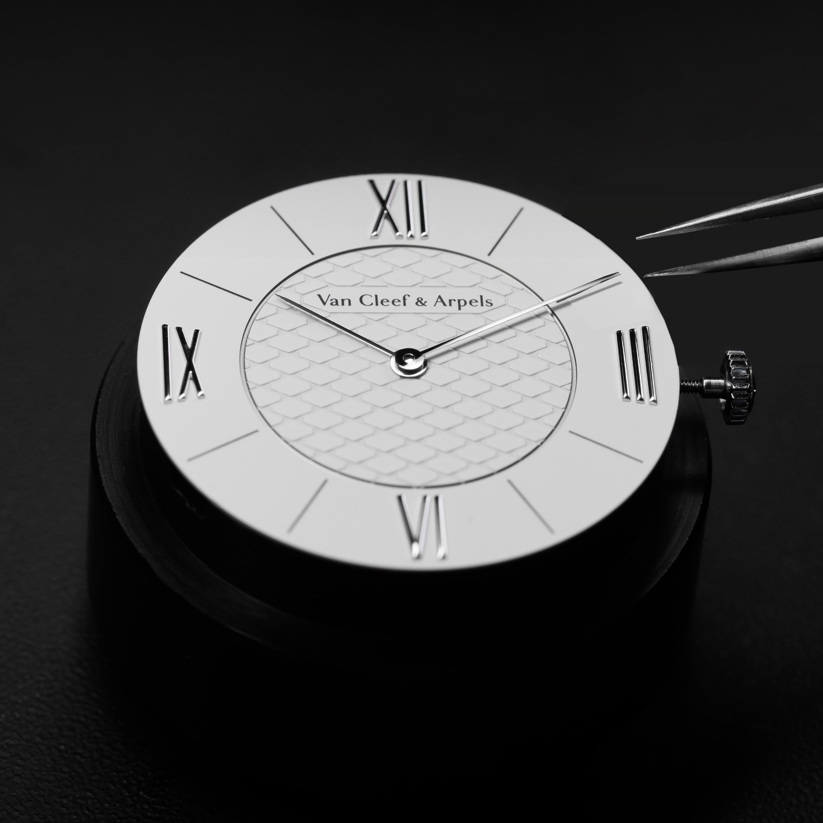Setting of the hands. Pierre Arpels watch, Pierre Arpels collection, Van Cleef & Arpels.