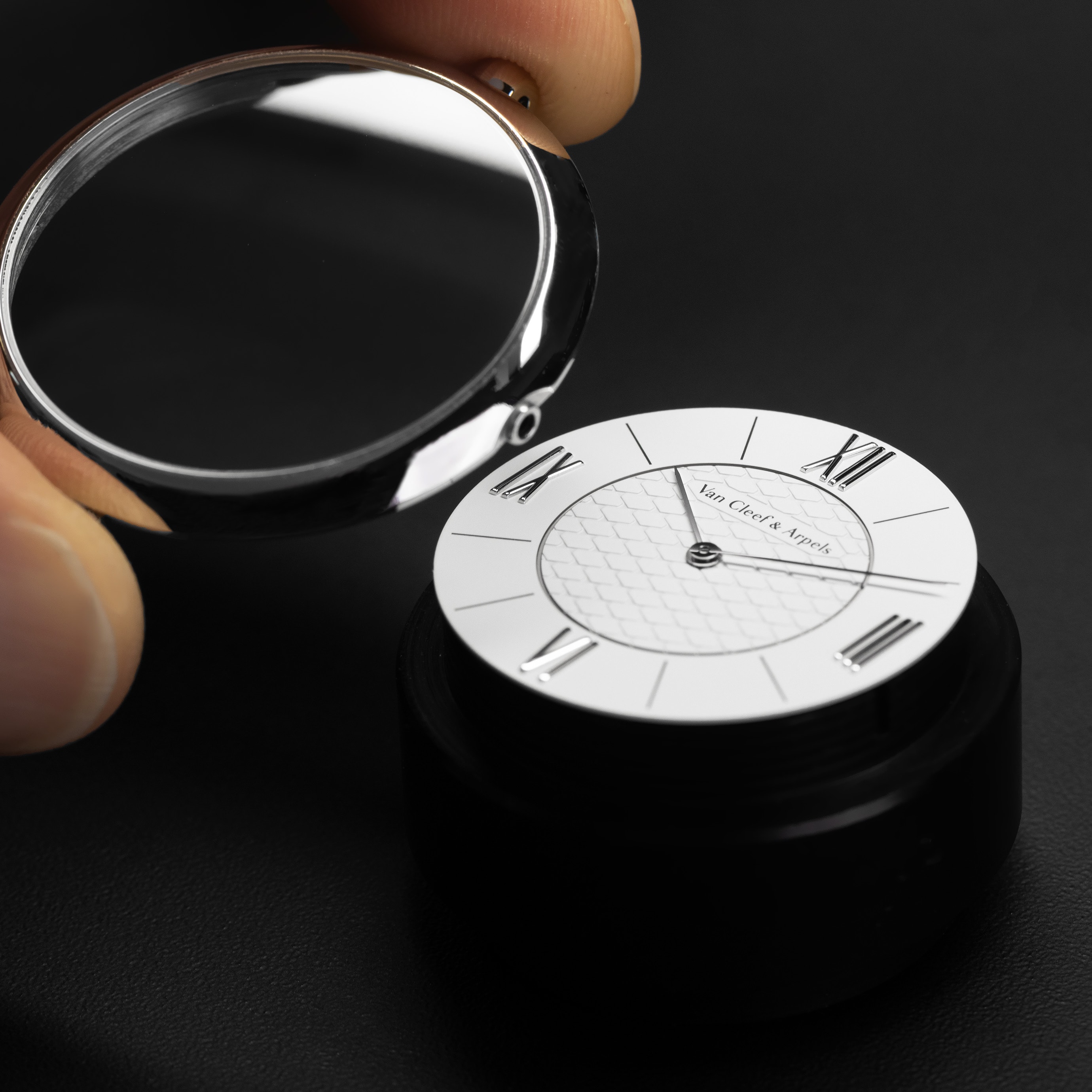 Setting of the bezel. Pierre Arpels watch, Pierre Arpels collection, Van Cleef & Arpels.