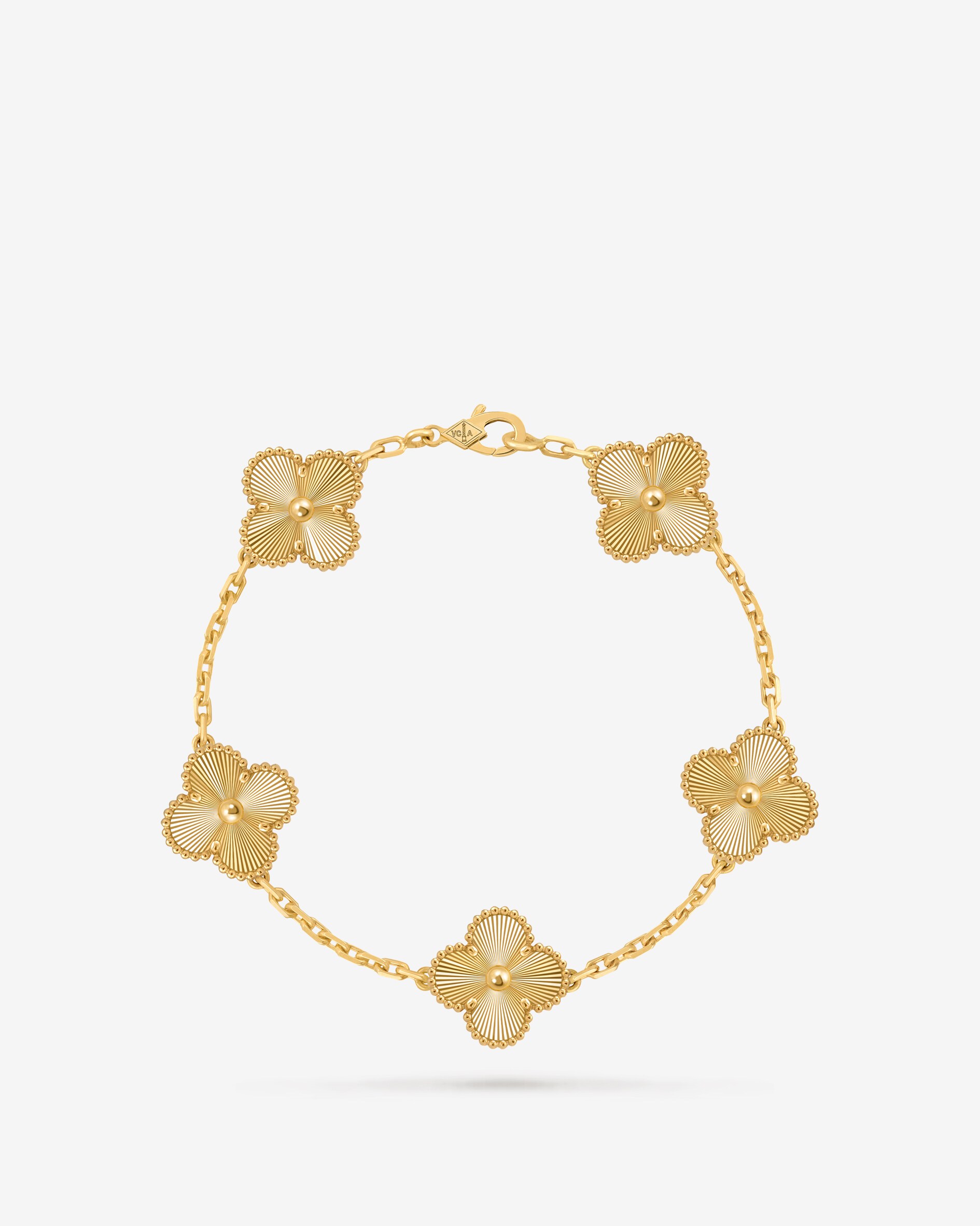 Vintage Alhambra手链，5枚四叶幸运图案，黄K金。Alhambra®四叶幸运系列，Van Cleef & Arpels梵克雅宝。