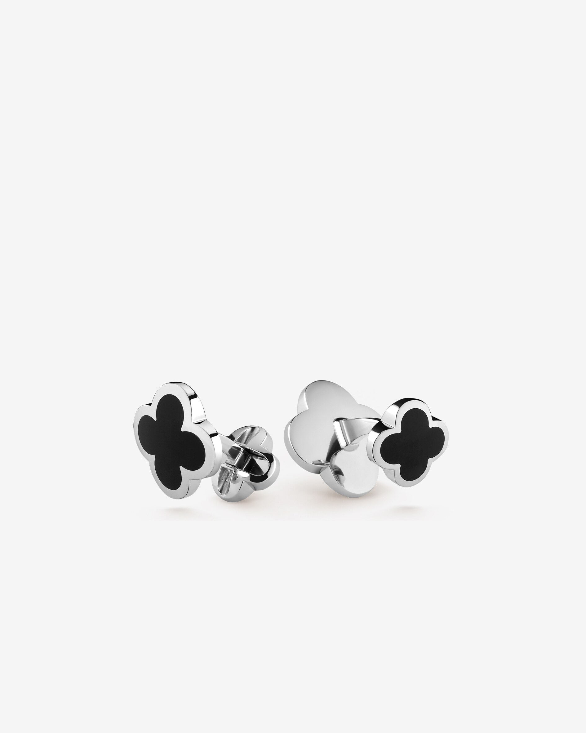 Alhambra袖扣，白K金，缟玛瑙。Alhambra®四叶幸运系列，Van Cleef & Arpels梵克雅宝。