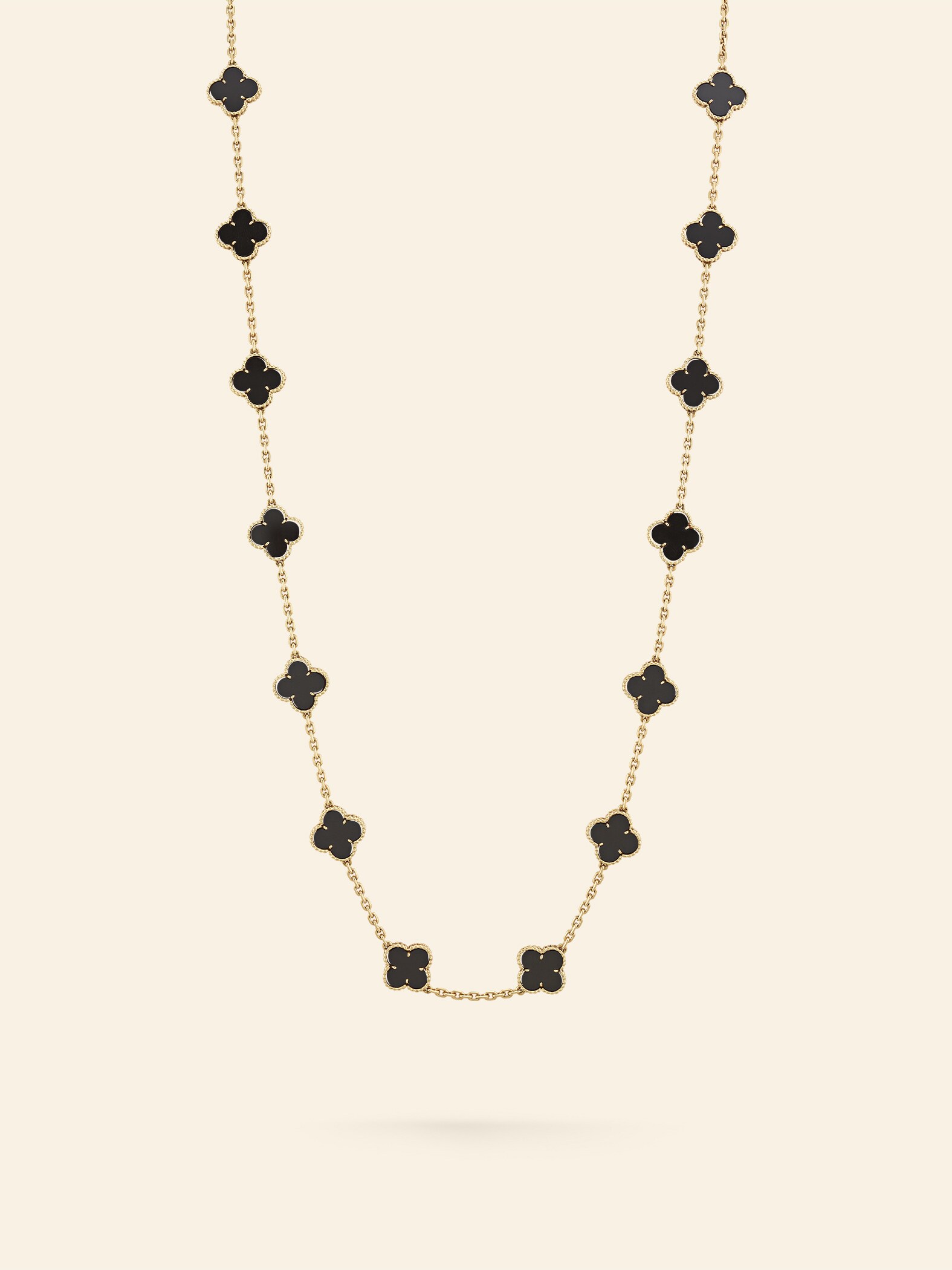 Alhambra四叶幸运系列长项链，1978年。黄K金，缟玛瑙。Van Cleef & Arpels梵克雅宝典藏。