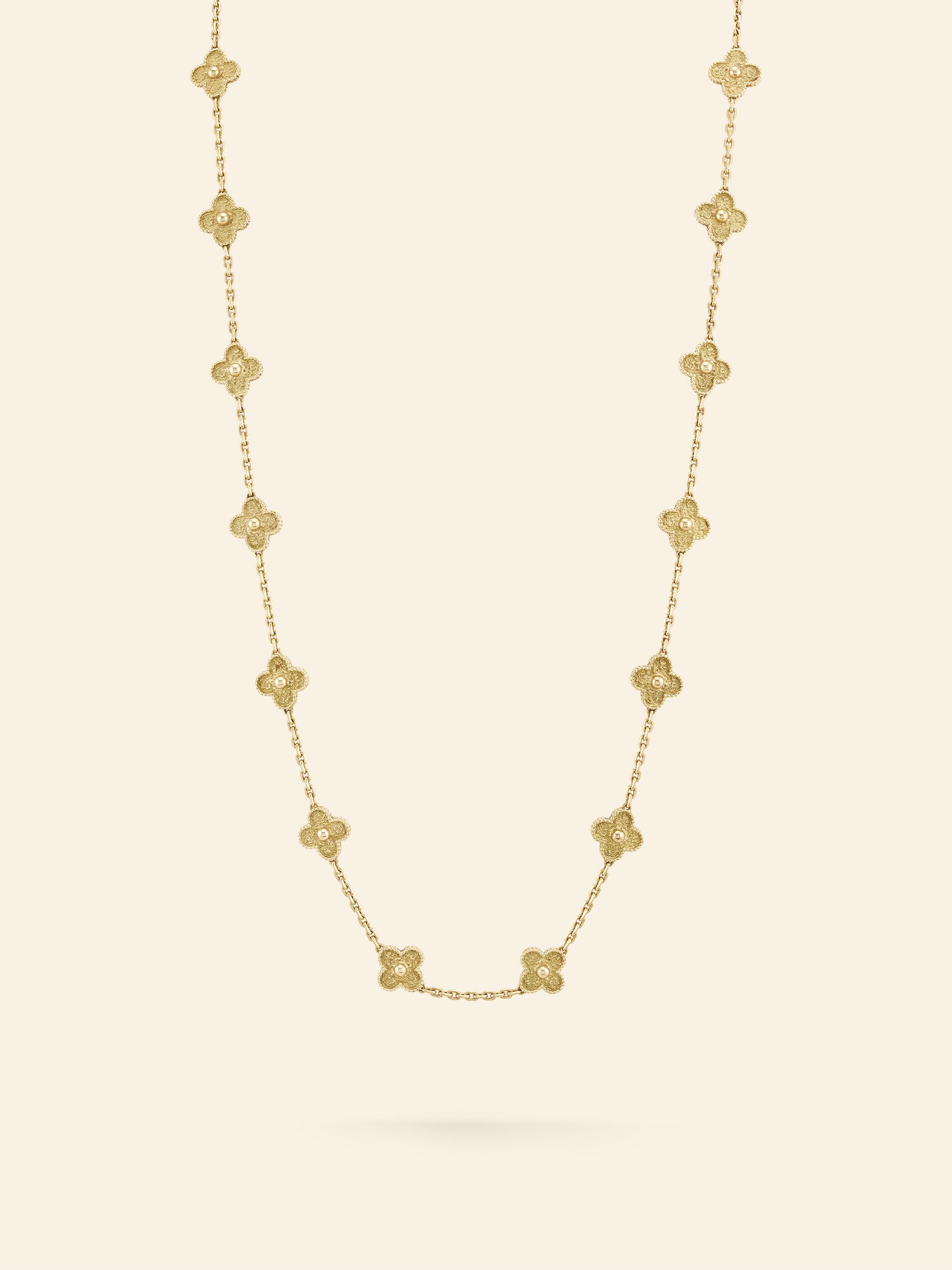 Alhambra四叶幸运系列长项链，1979年。黄K金。Van Cleef & Arpels梵克雅宝典藏。
