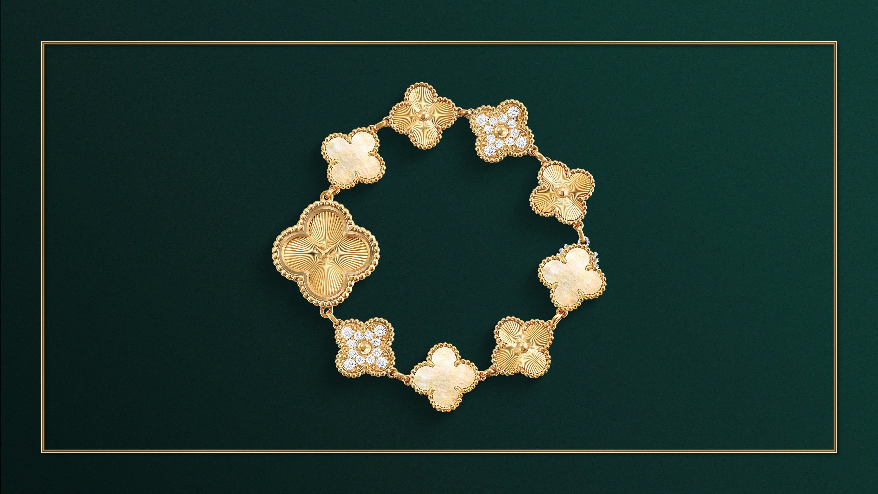 Sweet Alhambra腕表，18K黄金表圈，玑镂雕花18K黄金表盘，18K黄金表链，钻石，金色珍珠母贝，瑞士石英机芯。Alhambra四叶幸运系列，Van Cleef & Arpels梵克雅宝。