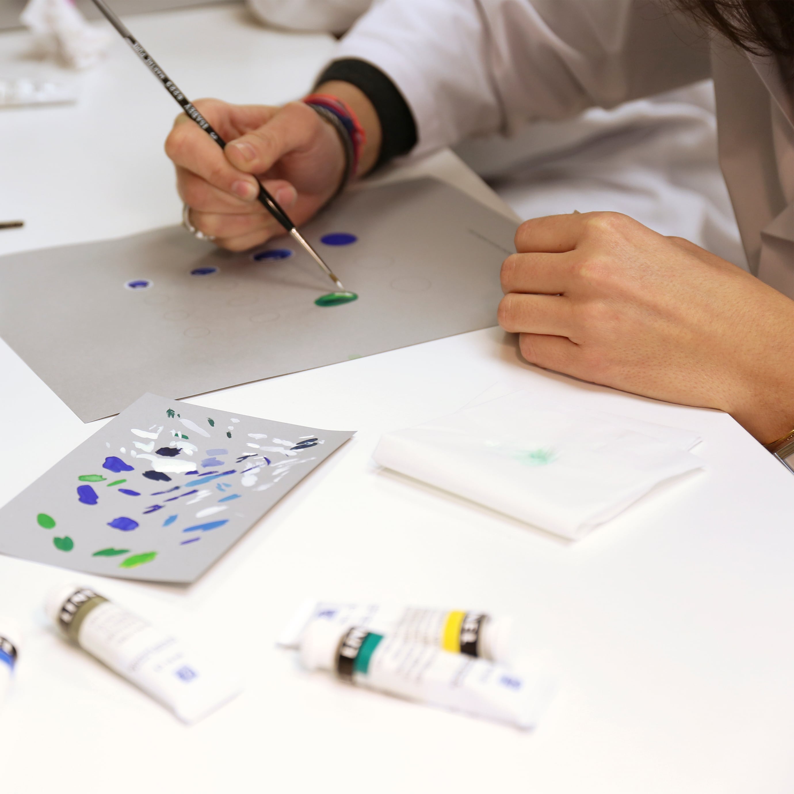 Gouaché working. Van Cleef & Arpels.