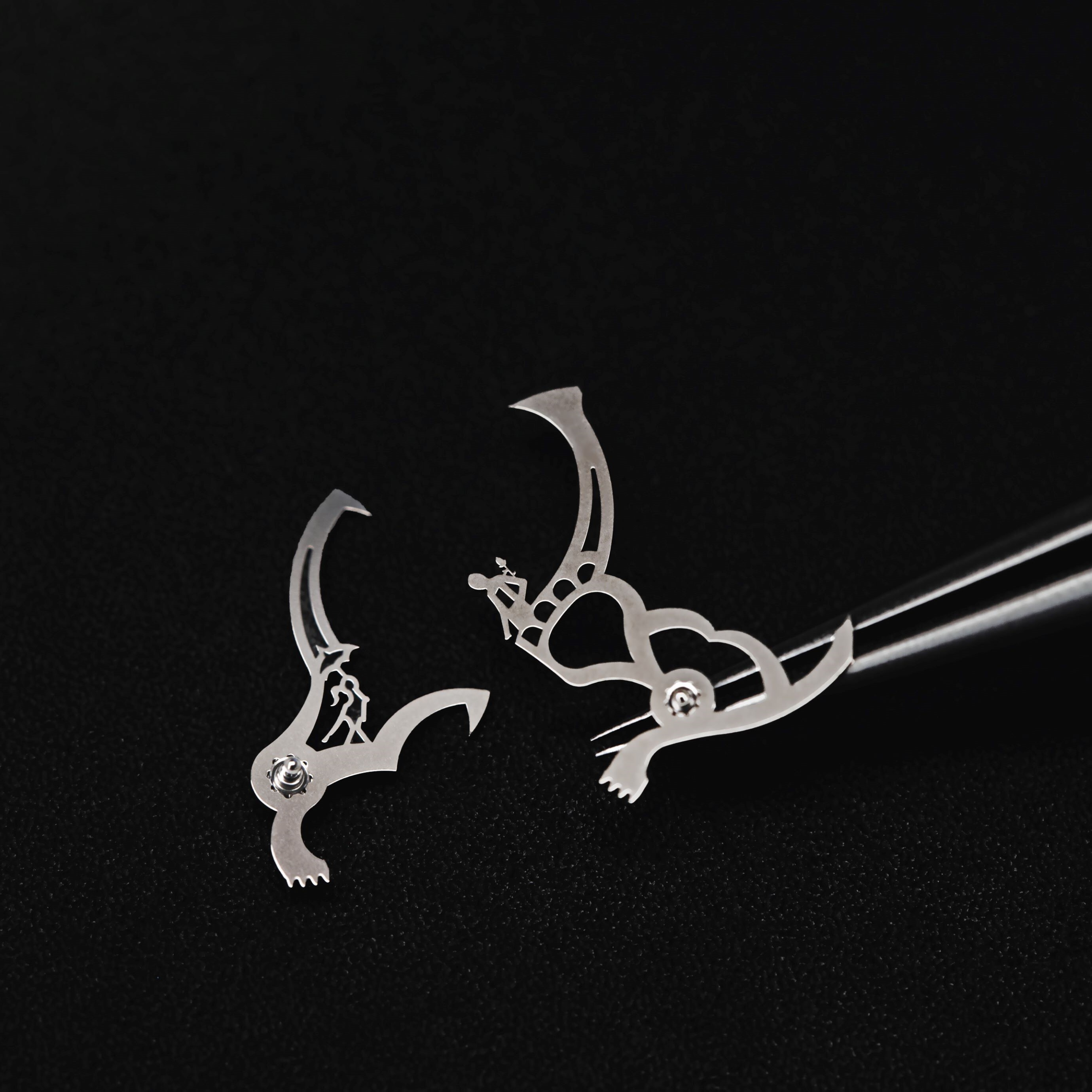 Close-up of the signature element of the movement of the Lady Arpels Pont des Amoureux watch, Van Cleef & Arpels.