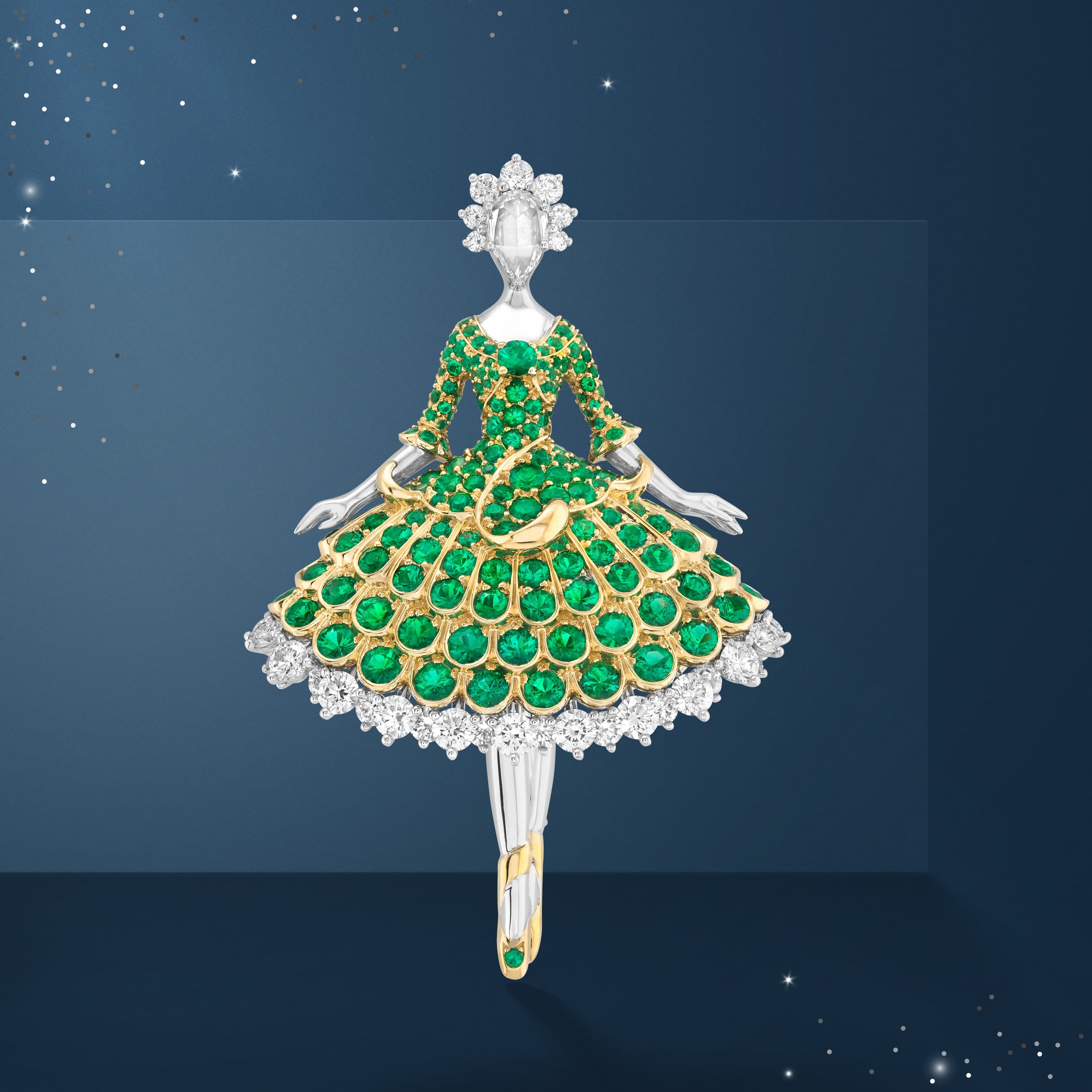 Green warbler芭蕾舞伶胸针。18K白金，18K黄金，18K玫瑰金，祖母绿，钻石。Feminine Figures系列，Van Cleef & Arpels梵克雅宝。