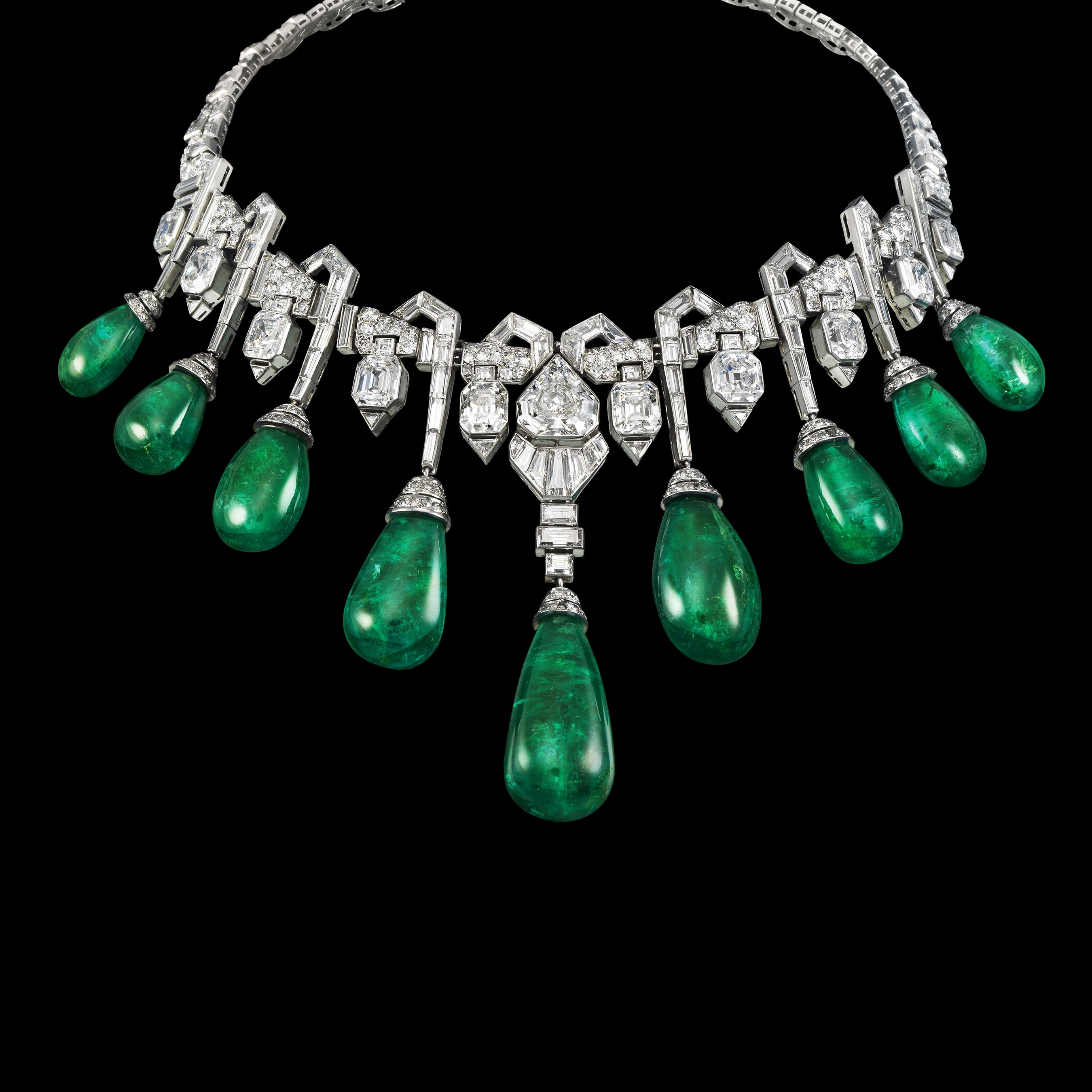 The set of the Maharani of Baroda, "Gems" exhibition, Van Cleef & Arpels.