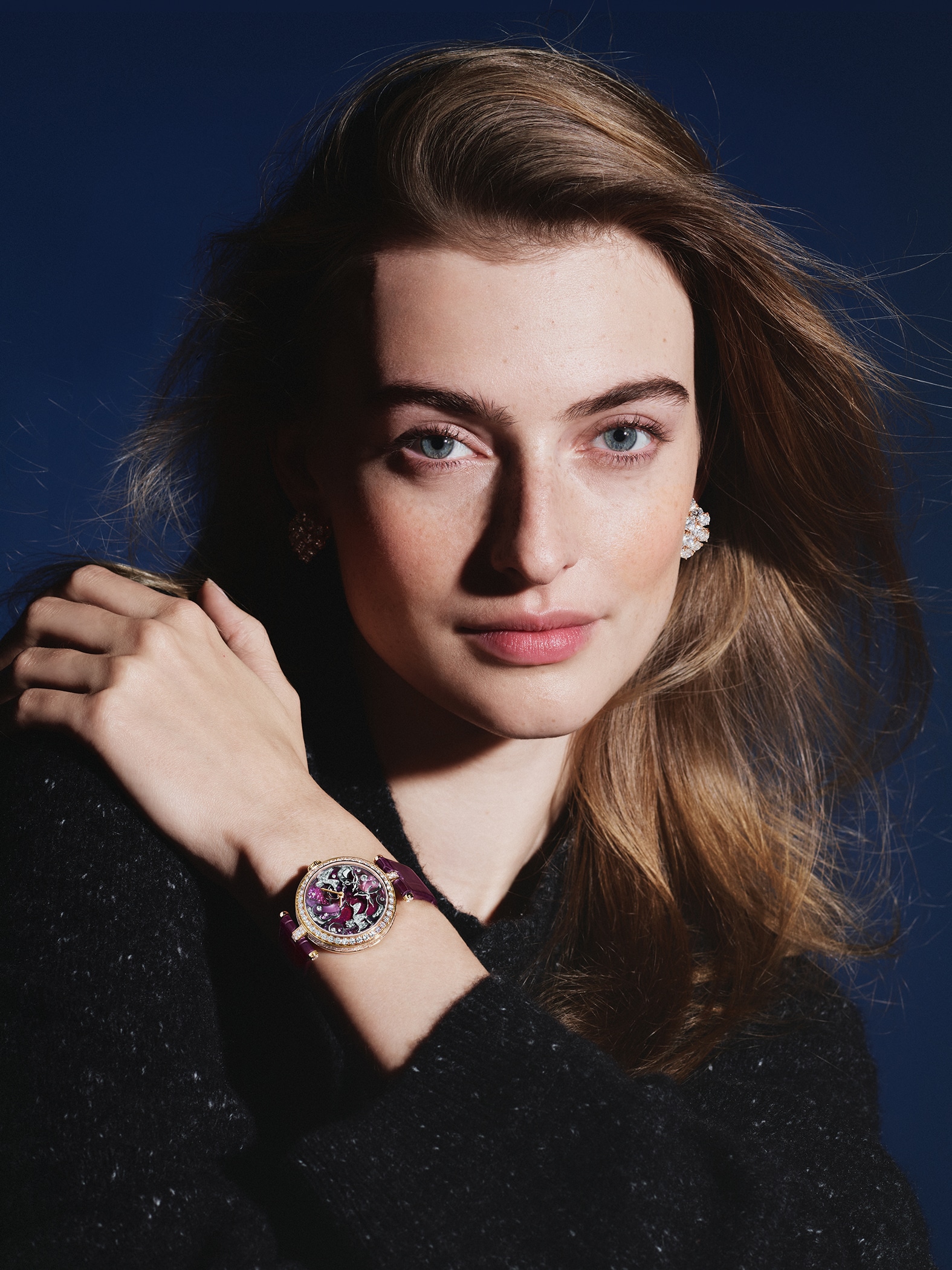 Lady Retrouvailles Célestes腕表，玫瑰金，白K金，粉色蓝宝石，白色珍珠母贝，钻石，珐琅，微型彩绘，手动上链机械机芯。非凡表盘腕表系列，Van Cleef & Arpels梵克雅宝。