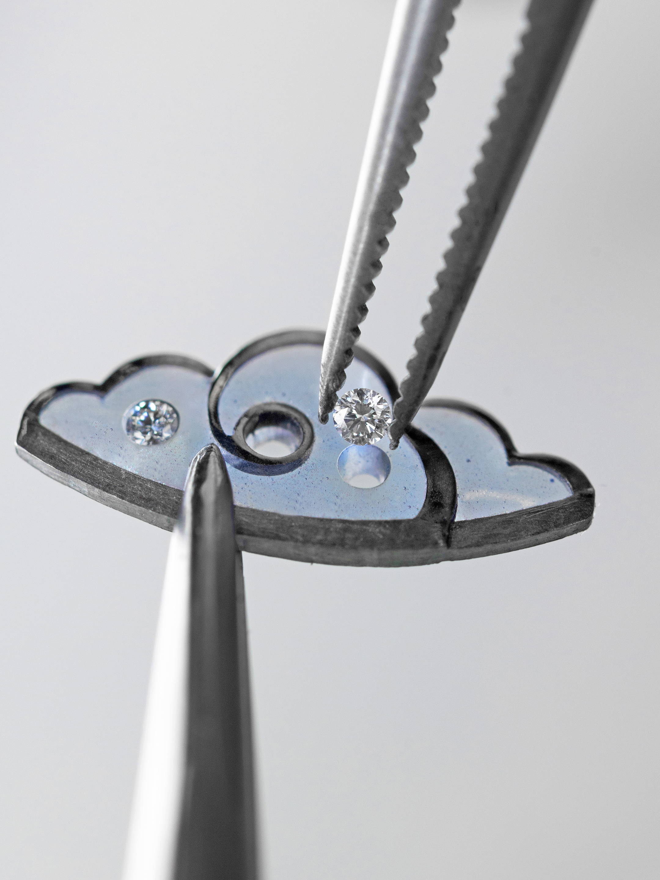 Lady Rencontre Céleste腕表上云朵的珐琅镶嵌工艺，Van Cleef & Arpels梵克雅宝。