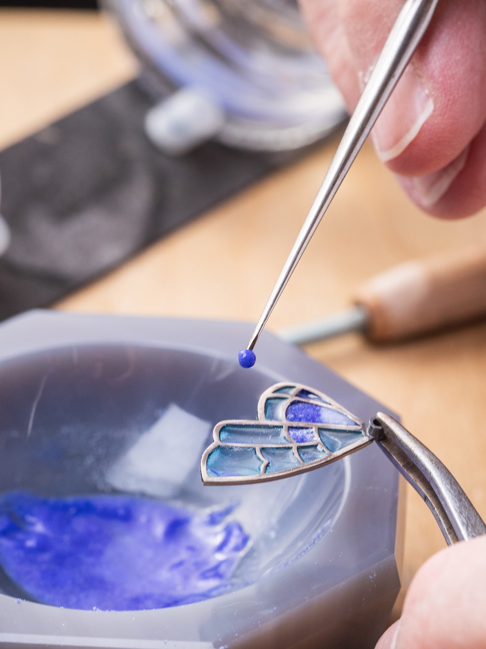 Applying enamel with the plique-à-jour technique on the fairy's wing. Bouton d'Or automaton, Extraordinary Objects collection, Van Cleef & Arpels.