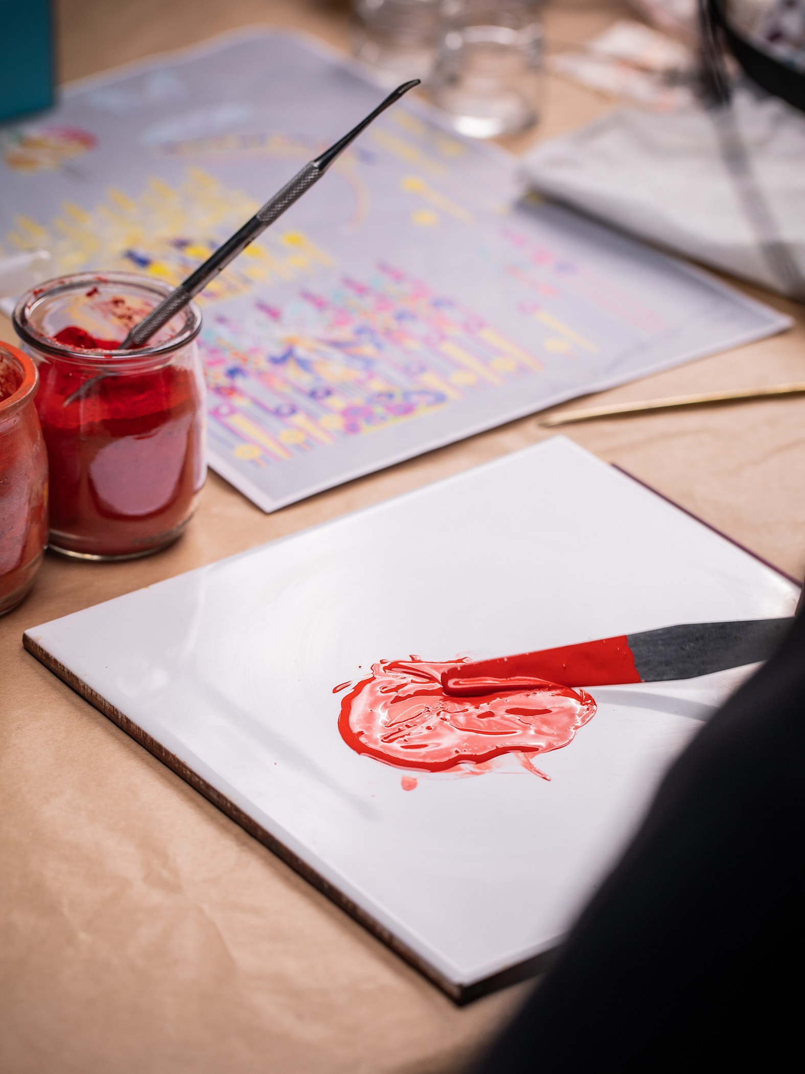Mixing the pigments for the lacquer preparation. Bouton d'Or automaton, Extraordinary Objects collection, Van Cleef & Arpels.