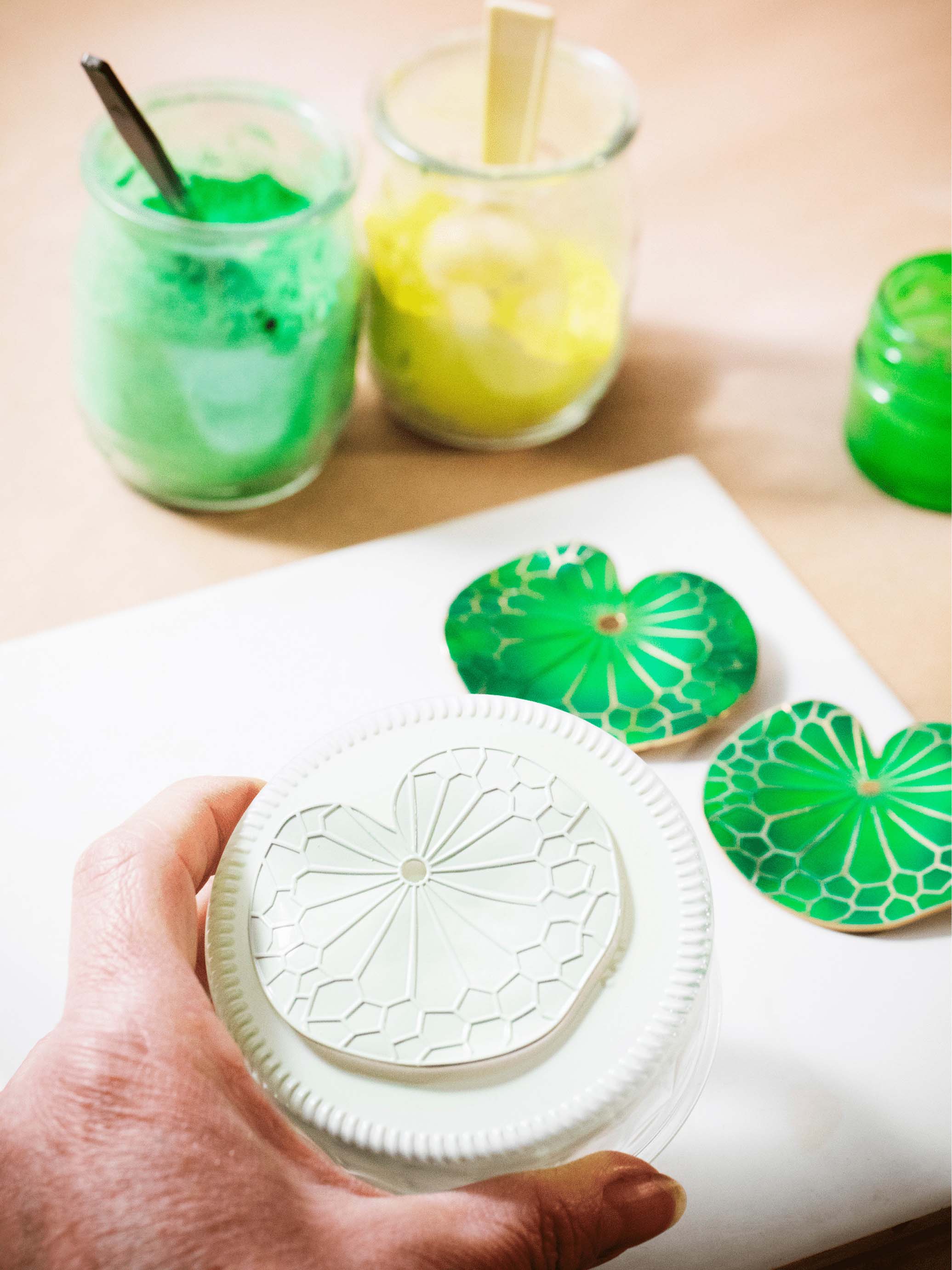 Lacquering of water lily leaves, Fontaine aux Oiseaux automaton. Extraordinary Object, Van Cleef & Arpels