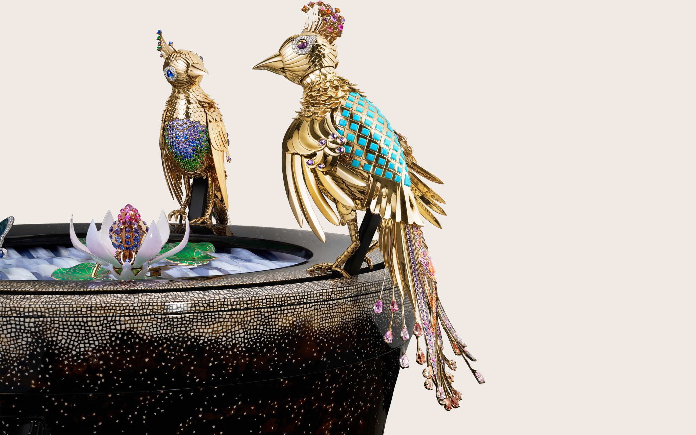 Close-up view of the birds of the Fontaine aux Oiseaux automaton. Extraordinary Object, Van Cleef & Arpels