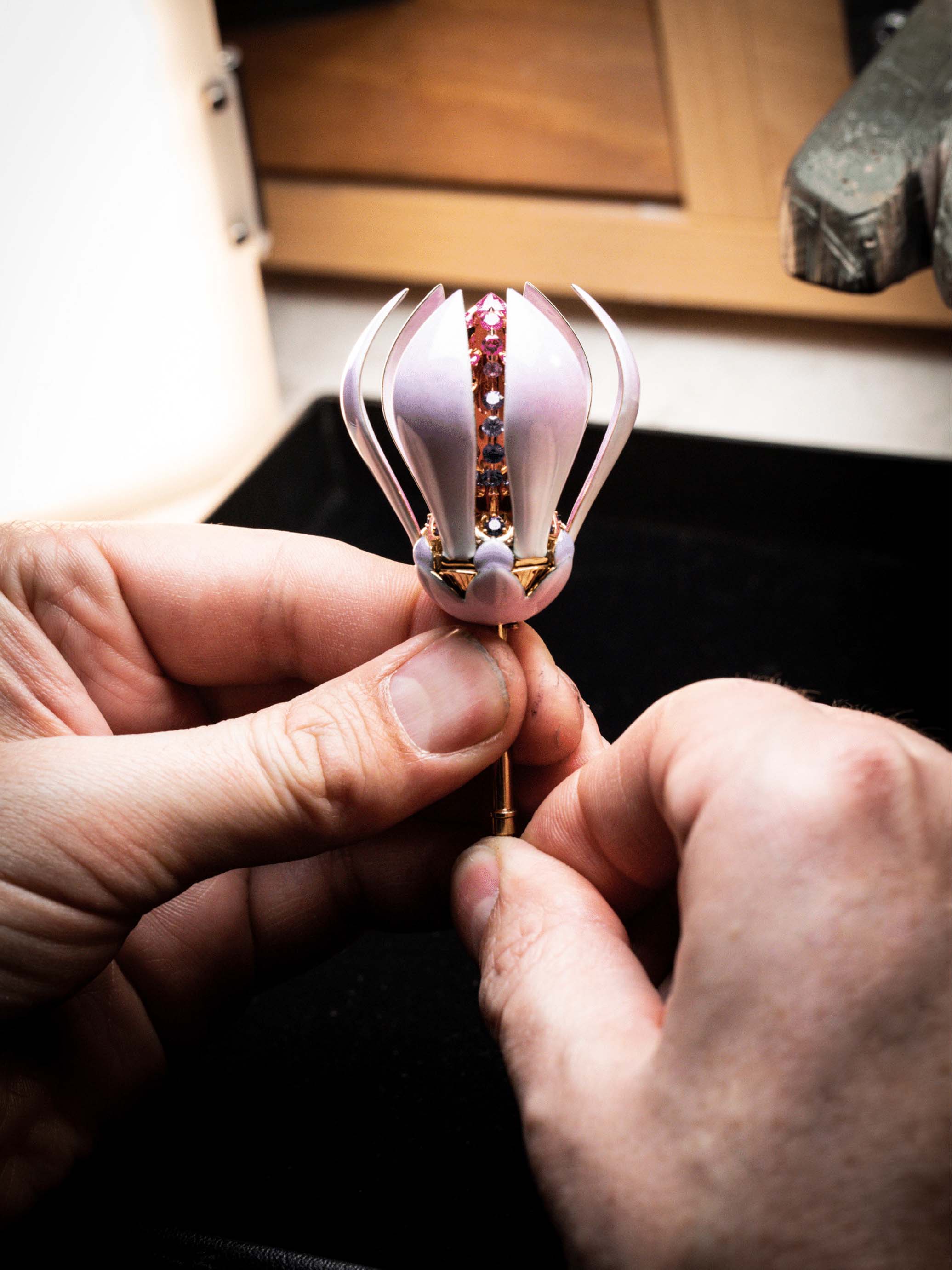 Flower mechanism, yellow gold, rose gold, colored sapphires, opaque enamel, Fontaine aux Oiseaux automaton. Extraordinary Object, Van Cleef & Arpels