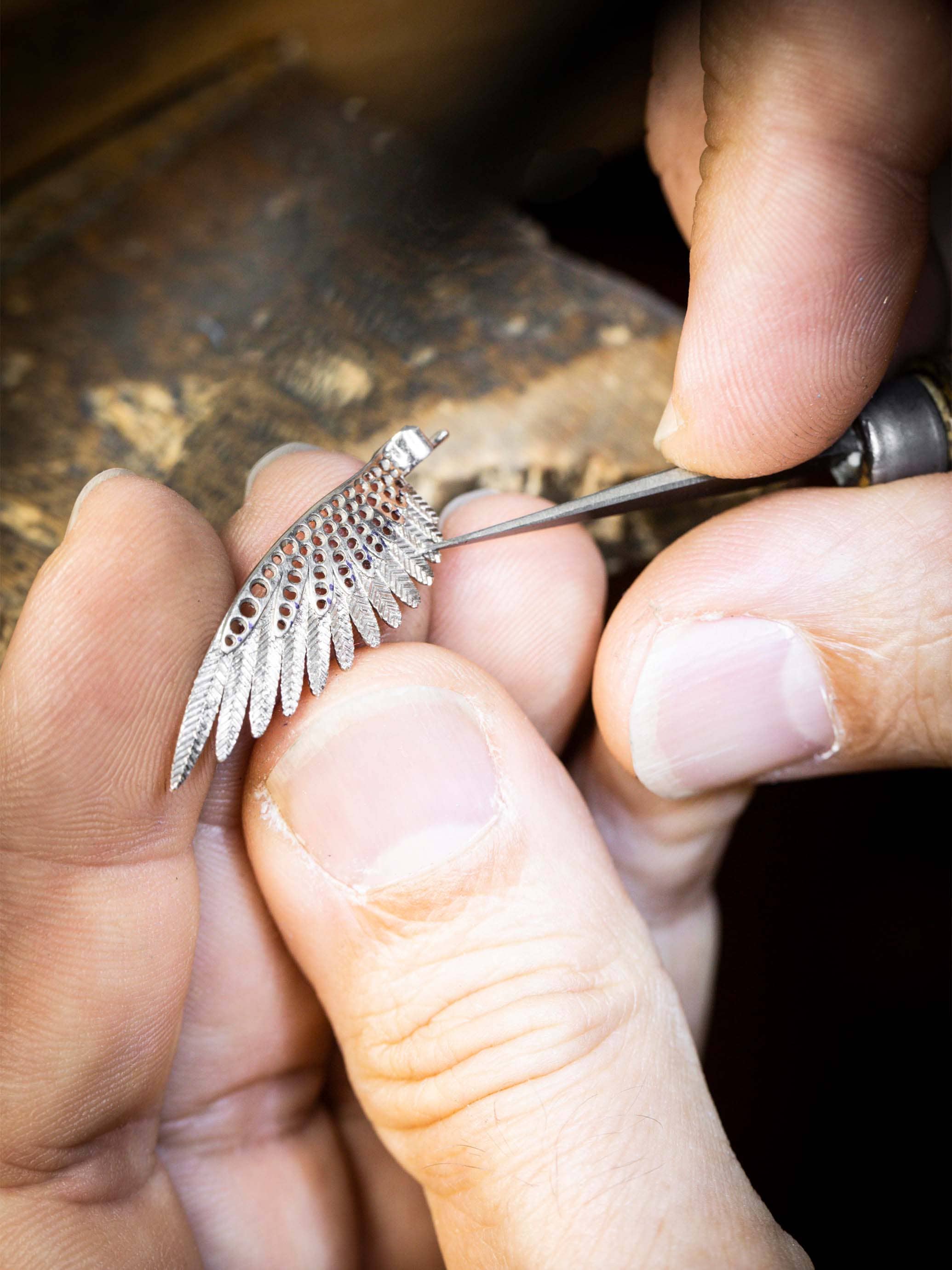 Work on the wings of the hummingbird, Rêveries de Berylline automaton. Extraordinary Object, Van Cleef & Arpels