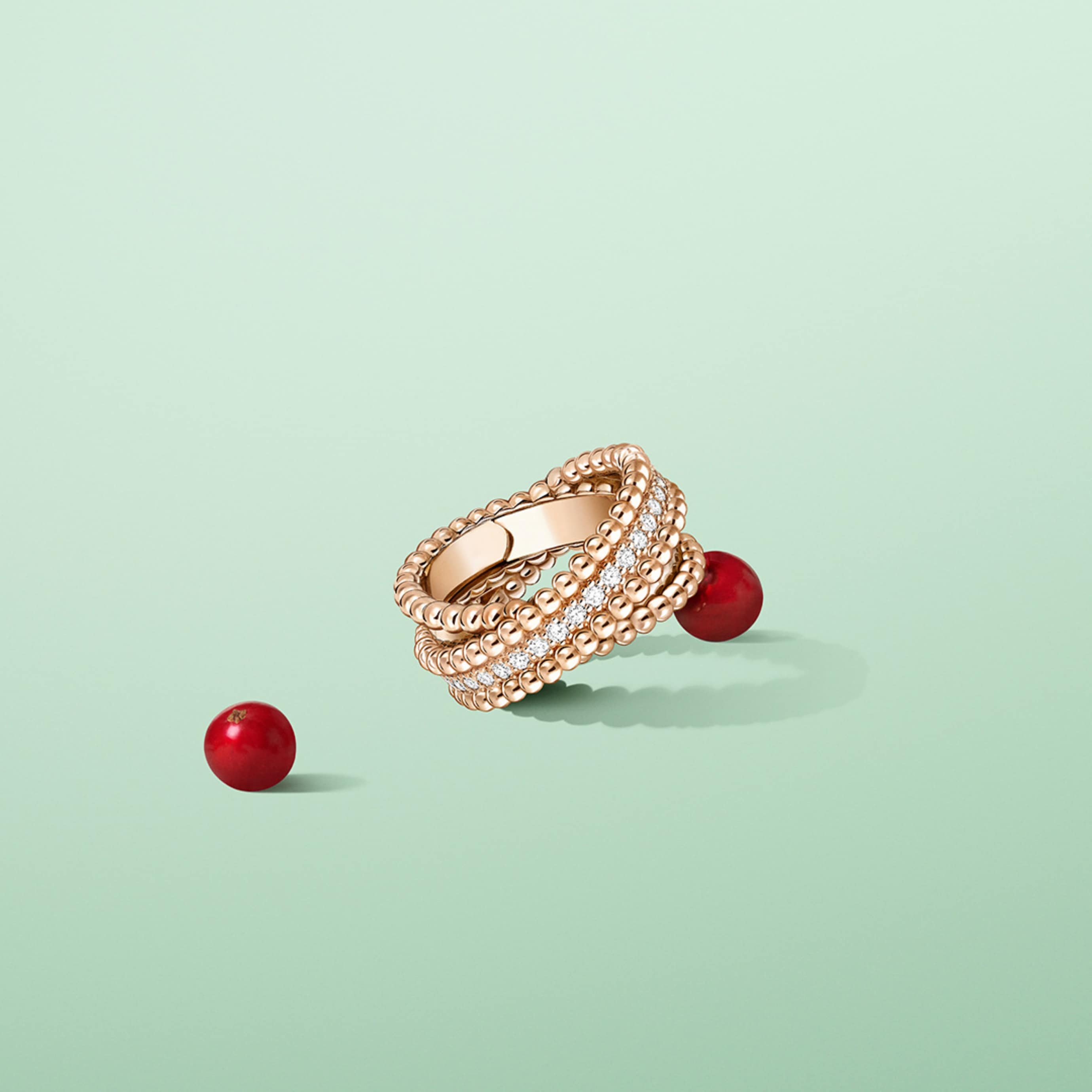 Perlée diamonds duo戒指，玫瑰金，钻石。Perlée系列，Van Cleef & Arpels梵克雅宝。