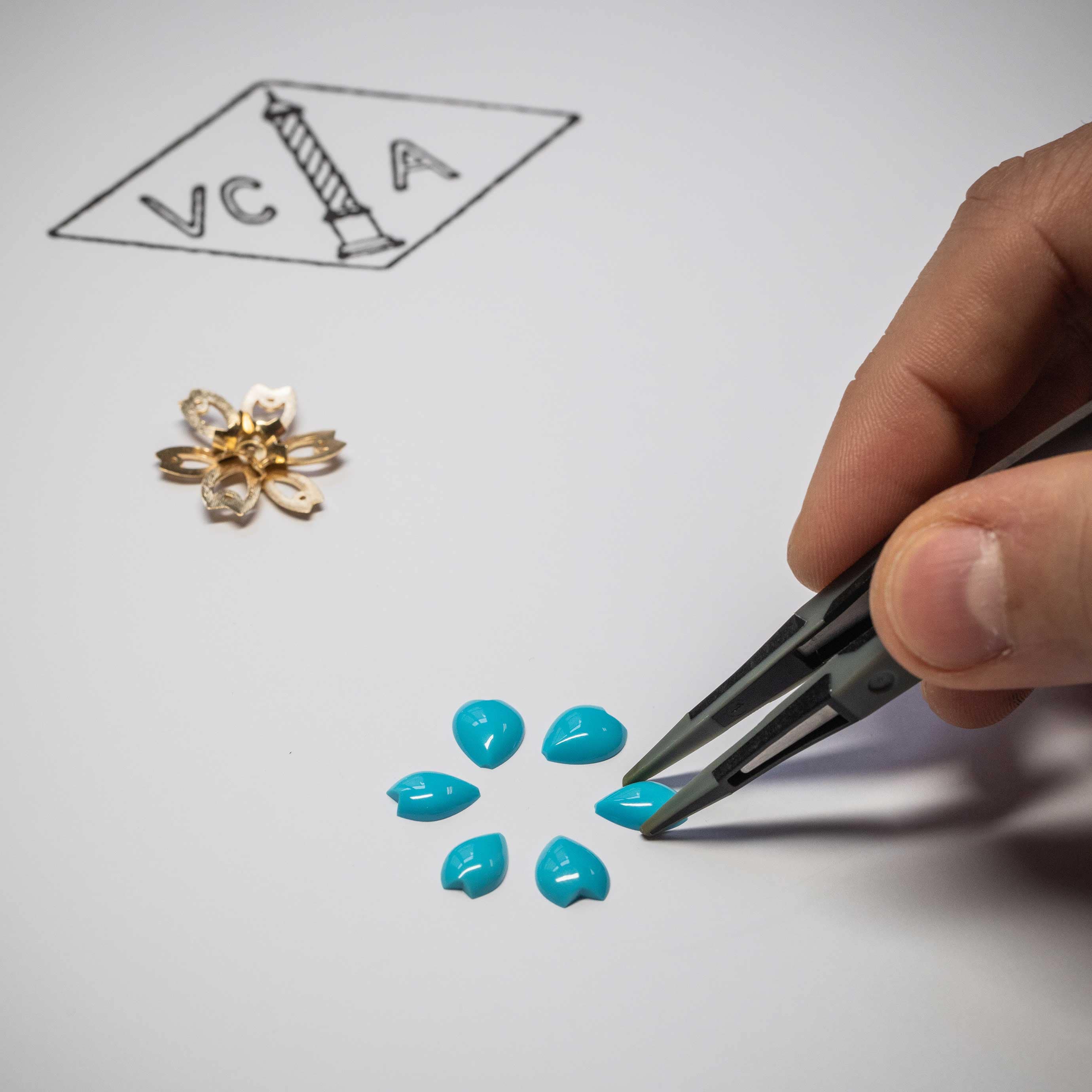 Pairing of the turquoise petals, Van Cleef & Arpels