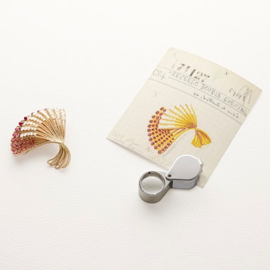 Van Cleef & Arpels梵克雅宝可为您的作品提供正品认证和评估服务