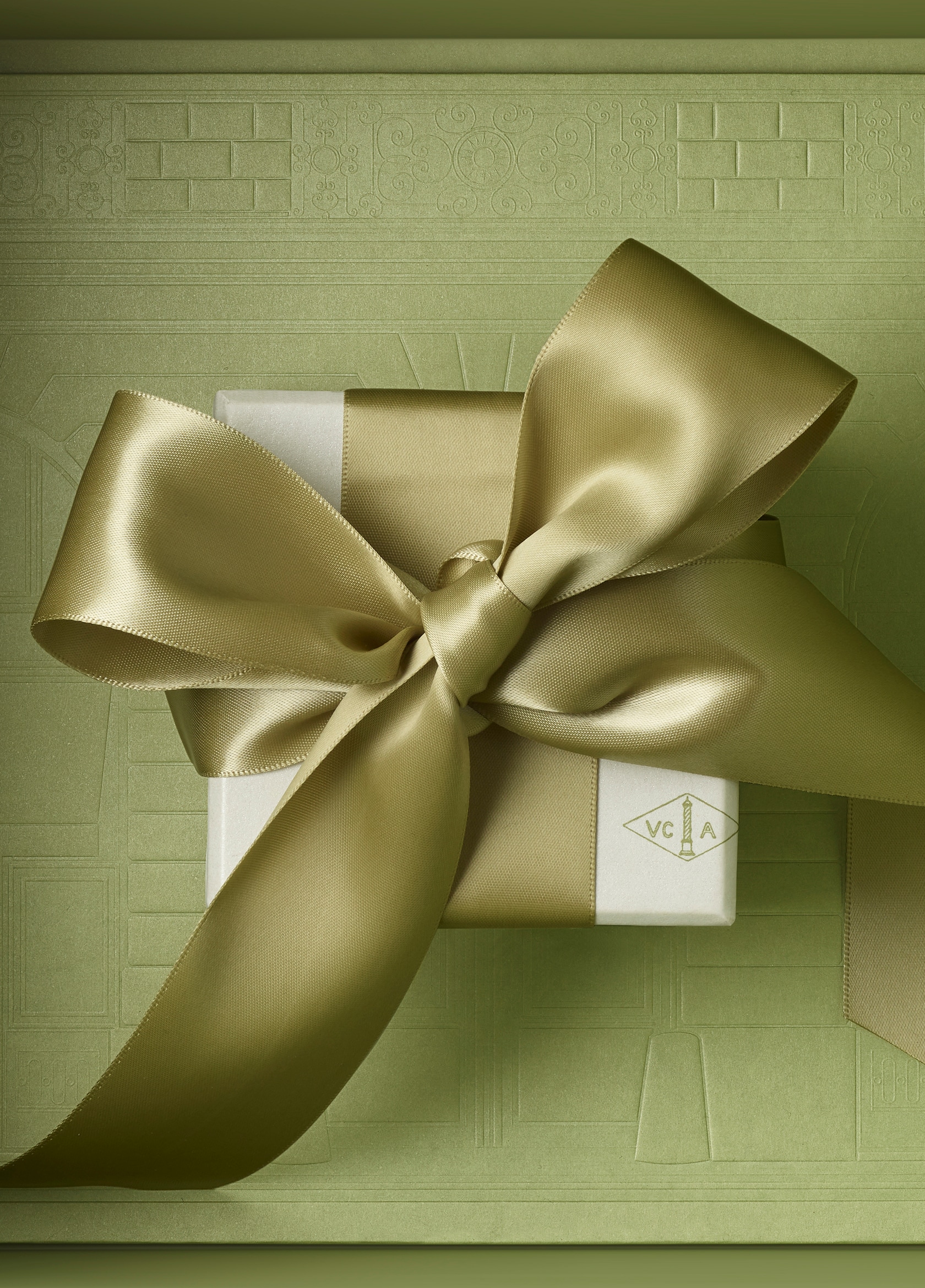 Home collect service - Van Cleef & Arpels