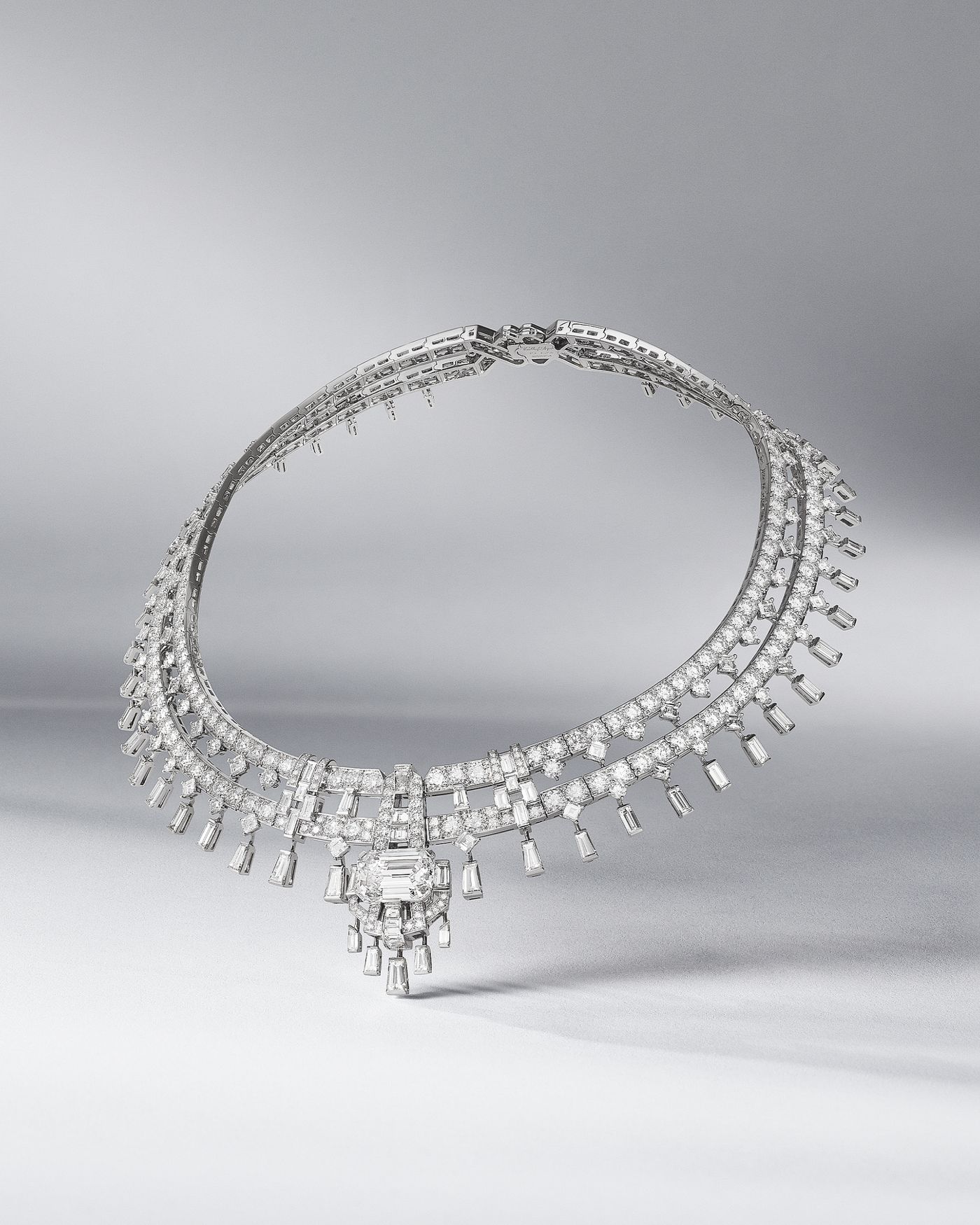 Fabulous fifties necklace. White gold, one emerald-cut DIF Type 2A diamond of 10.06 carats, diamonds. Legend of diamonds, White diamond variations collection, Van Cleef & Arpels - Van Cleef & Arpels