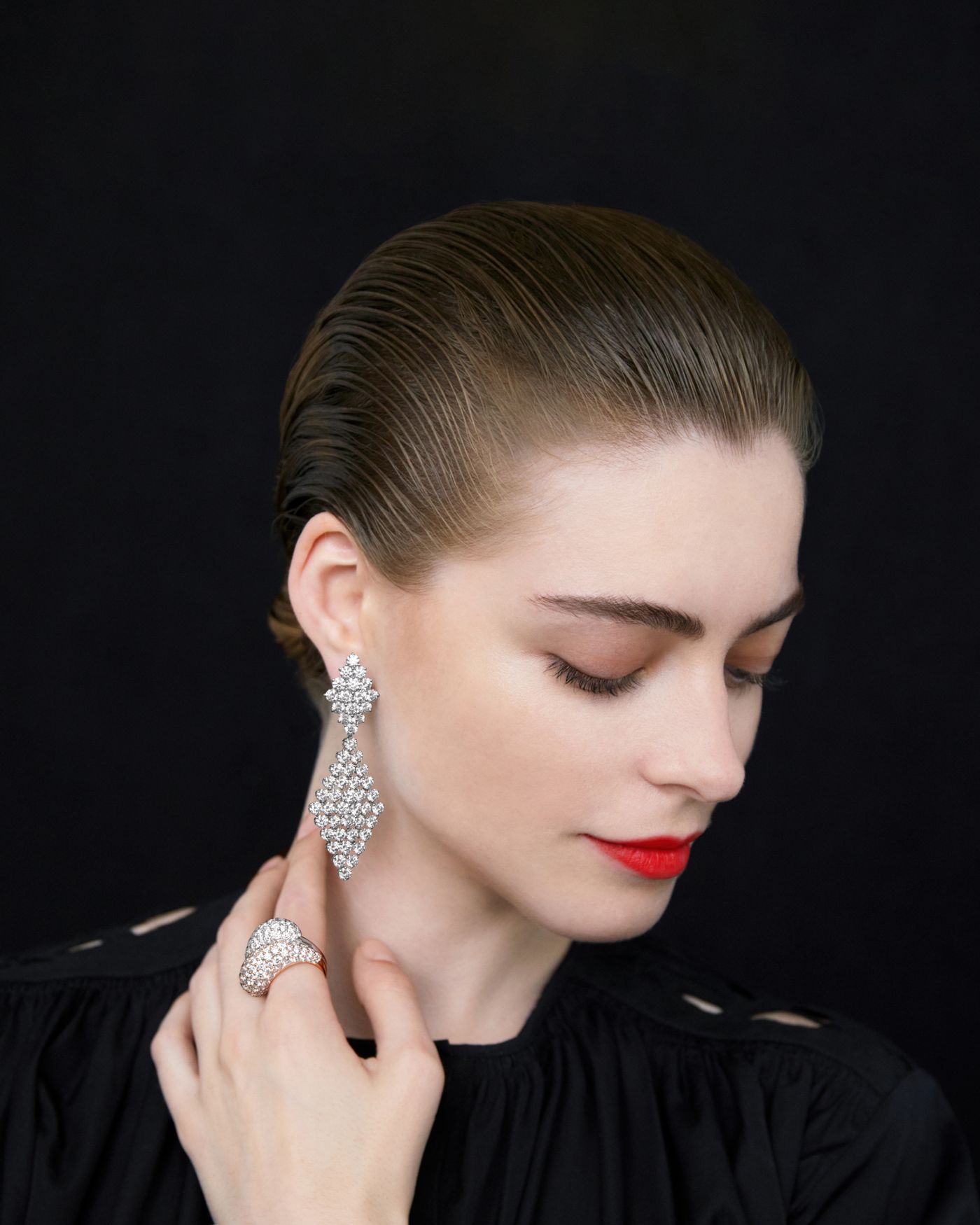 Audrey earrings with detachable pendants. White gold, diamonds. Legend of diamonds, White diamond variations collection, Van Cleef & Arpels. - Van Cleef & Arpels