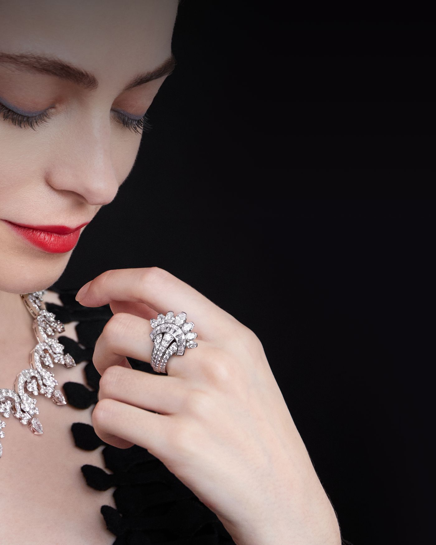 Éventail de diamants戒指。白K金，钻石。Legend of diamonds，White diamond variations系列，Van Cleef & Arpels梵克雅宝。 - Van Cleef & Arpels