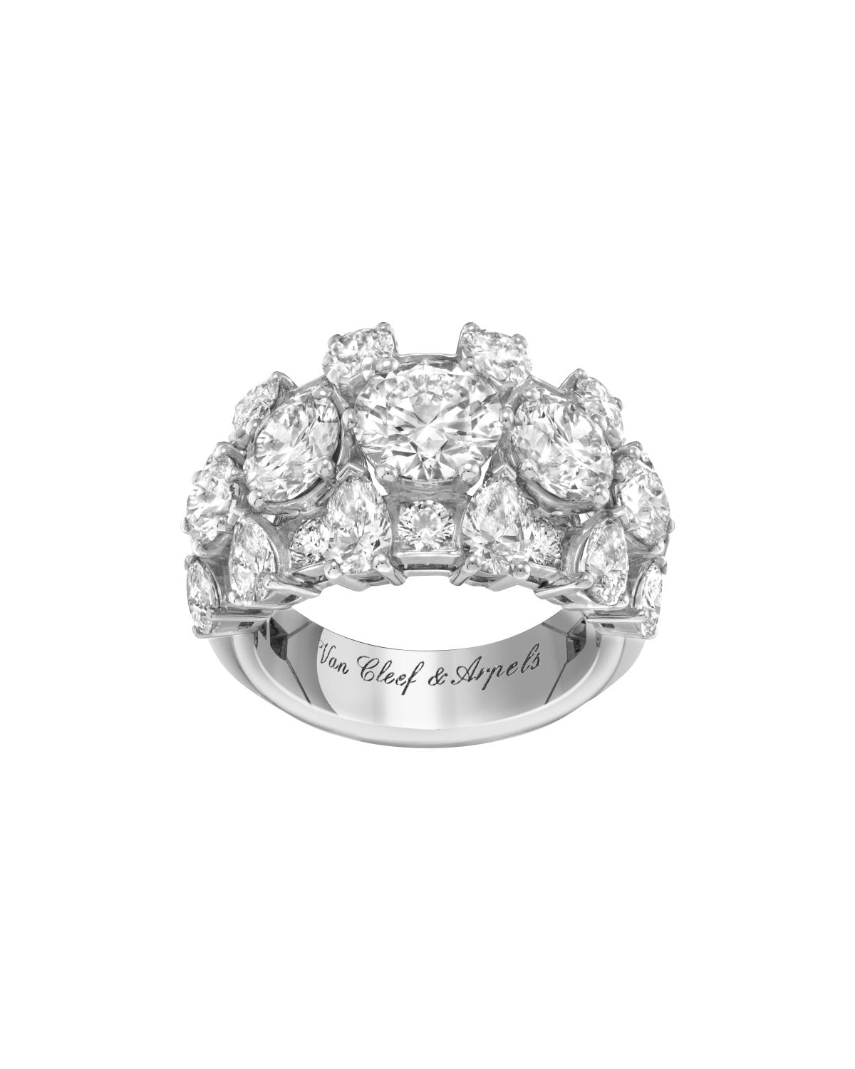 Chemin de diamants戒指。白K金，1颗1.20克拉EVVS1级圆形钻石，4颗总重2.05克拉EVVS2级圆形钻石，钻石。Legend of diamonds，White diamond variations系列，Van Cleef & Arpels梵克雅宝。 - Van Cleef & Arpels