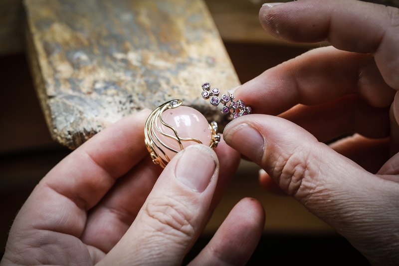 venus_text_image3_details_panels